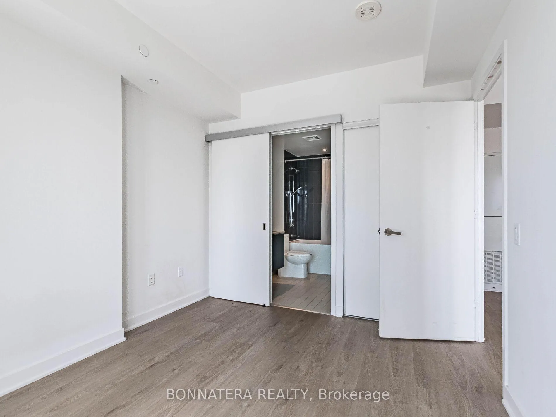 Photo 19 of Unit 906, 3900 Confederation Parkway, Mississauga, City Centre — HOMEH