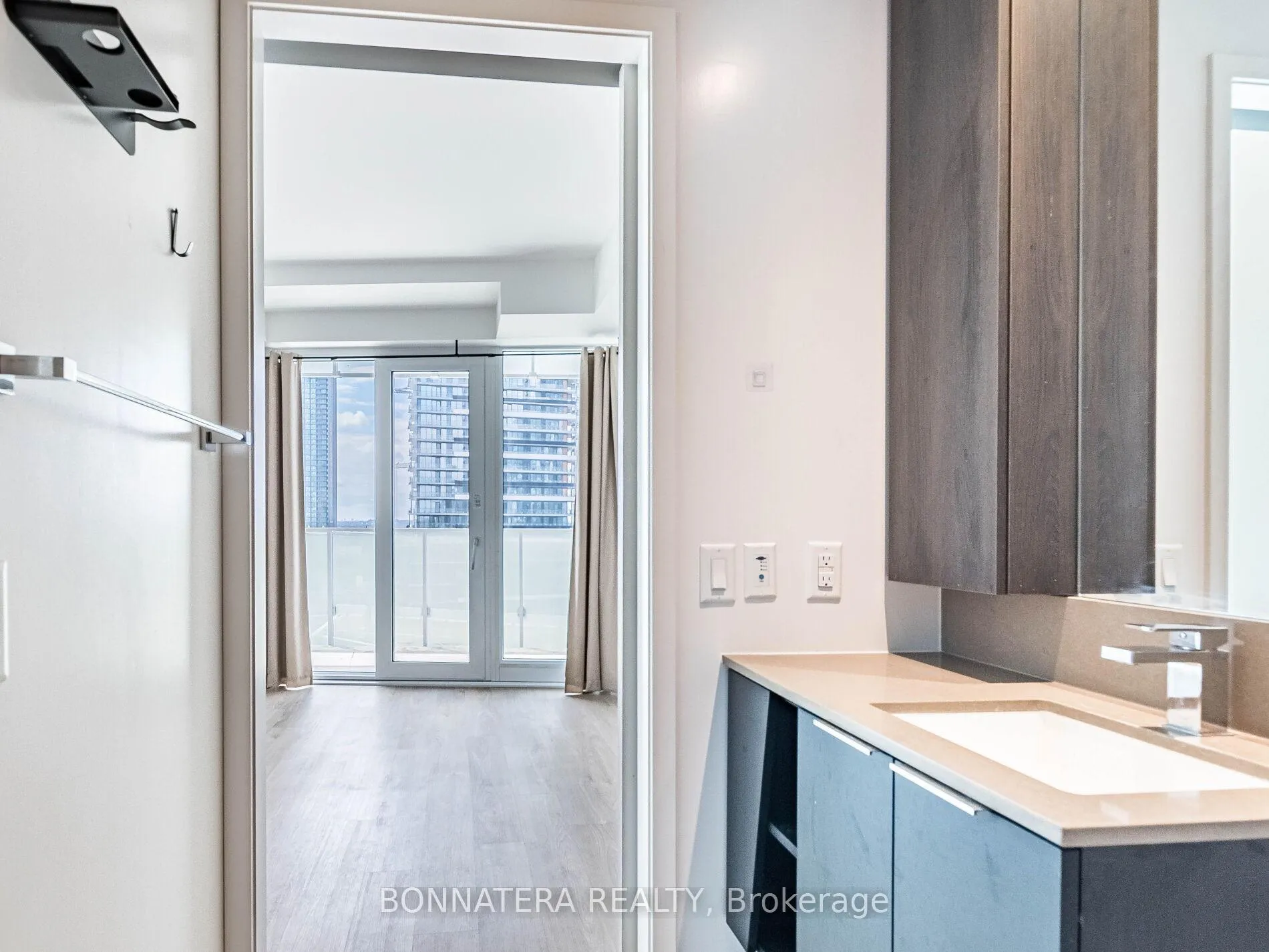 Photo 22 of Unit 906, 3900 Confederation Parkway, Mississauga, City Centre — HOMEH