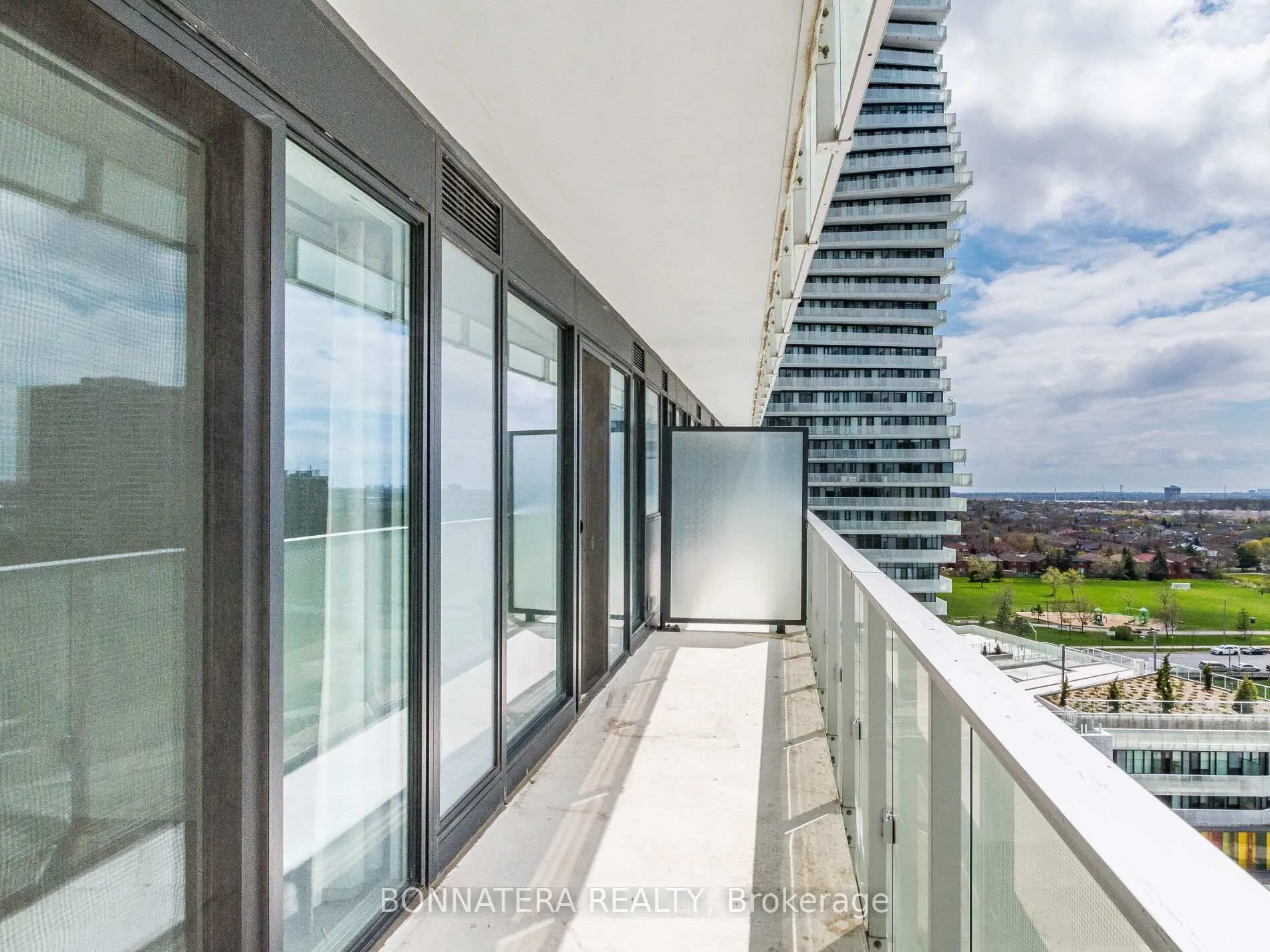 Photo 24 of Unit 906, 3900 Confederation Parkway, Mississauga, City Centre — HOMEH