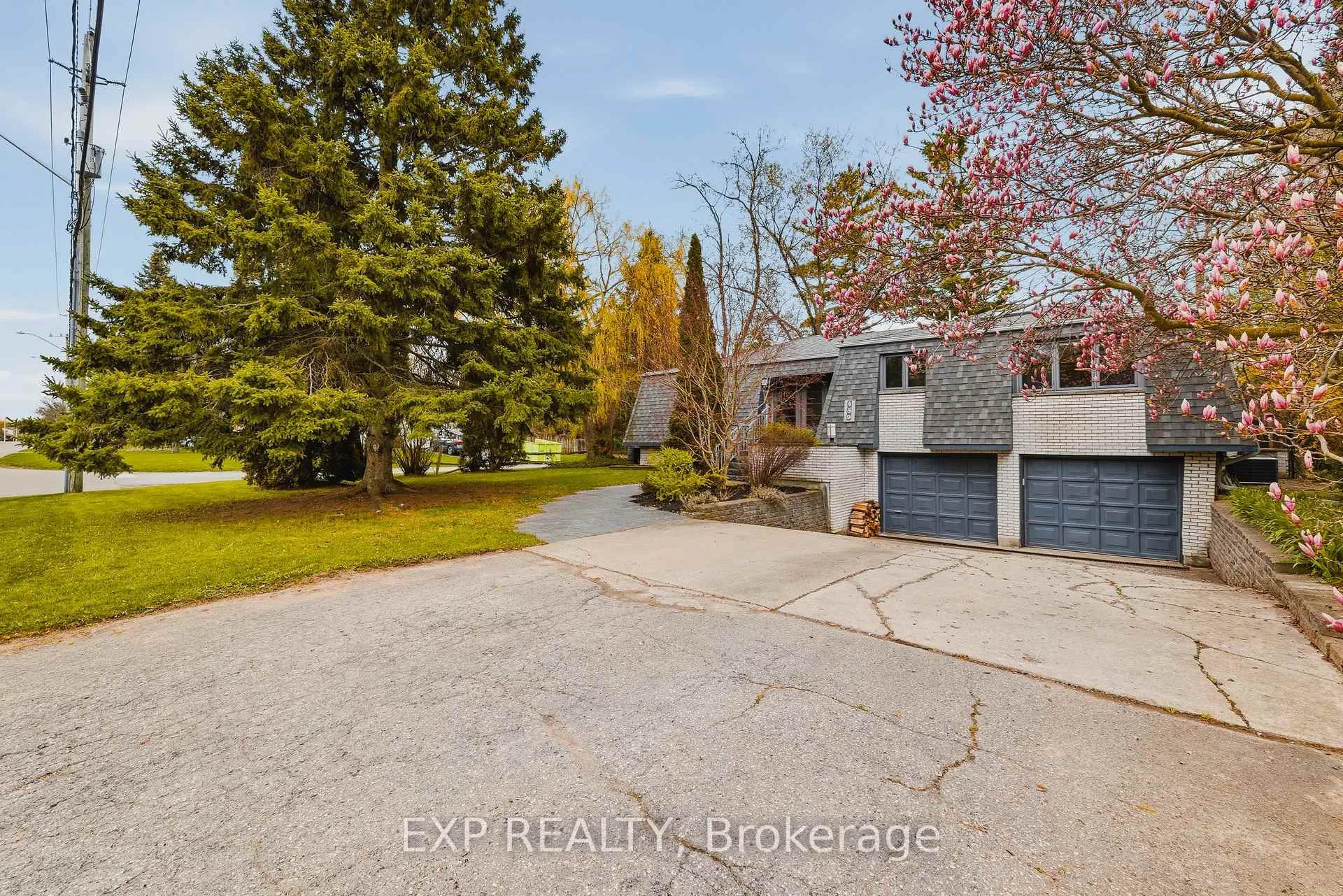 Photo 3 of 459 Lee Avenue, Waterloo, Lincoln Village — HOMEH