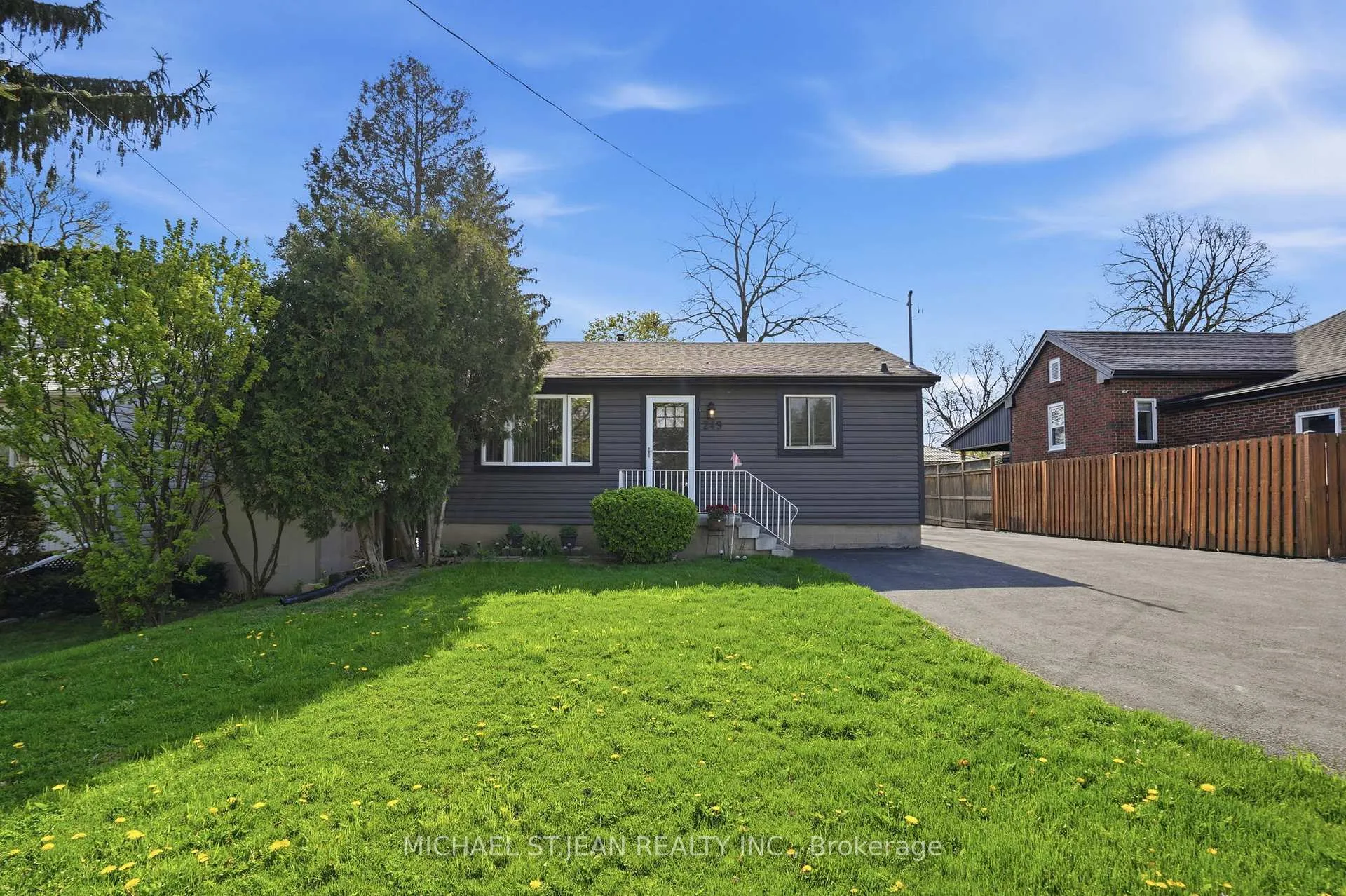 Photo 2 of 249 West 18th Street, Hamilton, Buchanan — HOMEH