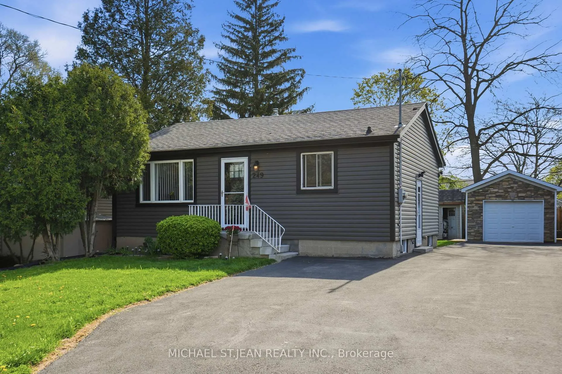 Photo 4 of 249 West 18th Street, Hamilton, Buchanan — HOMEH