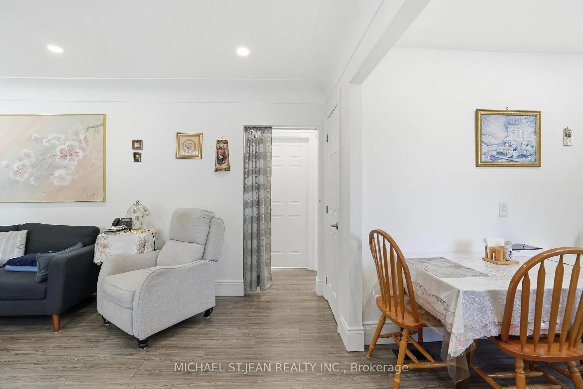 Photo 7 of 249 West 18th Street, Hamilton, Buchanan — HOMEH