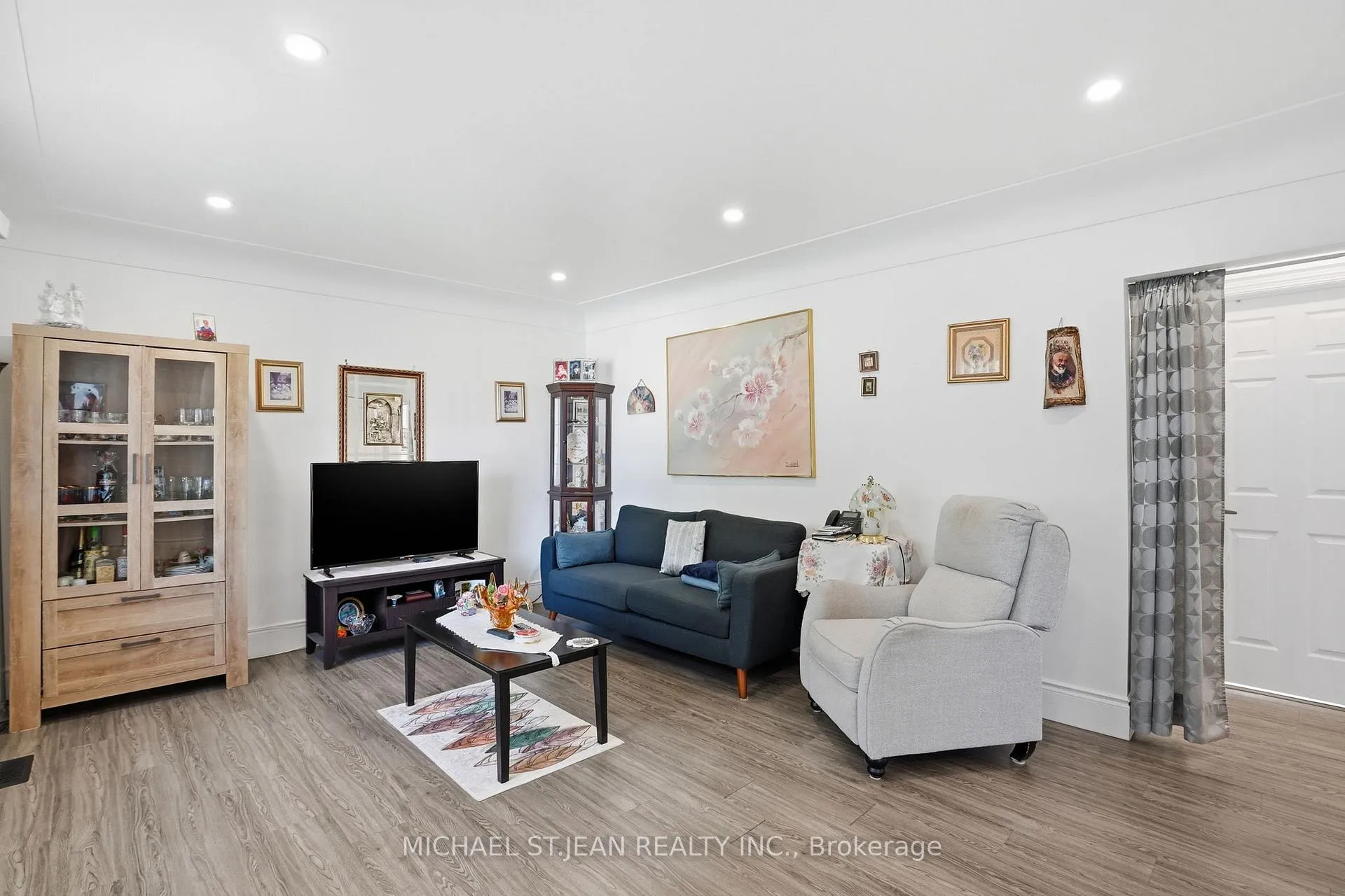 Photo 8 of 249 West 18th Street, Hamilton, Buchanan — HOMEH