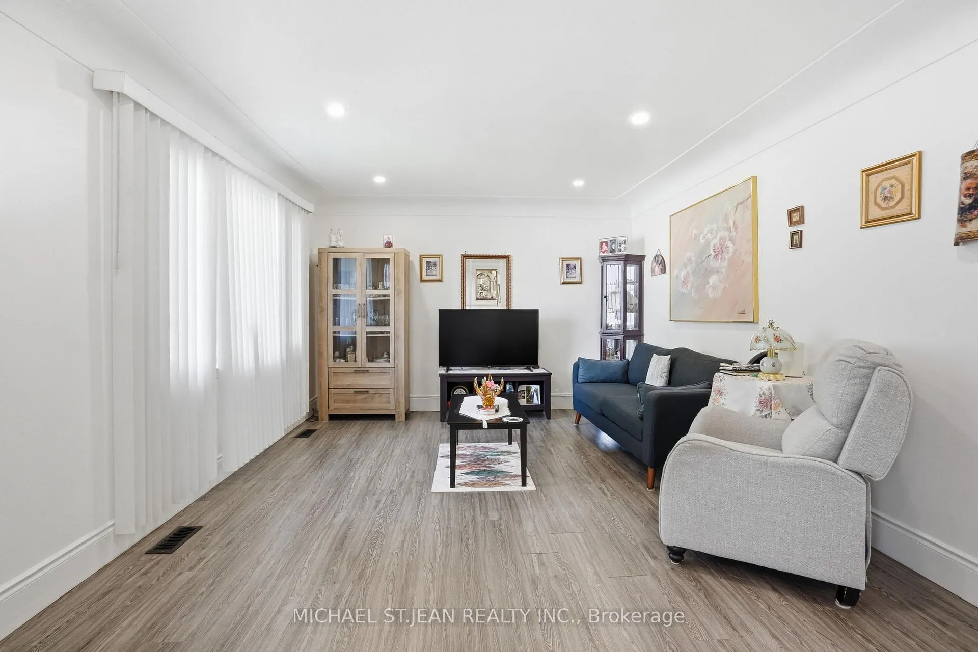 Photo 9 of 249 West 18th Street, Hamilton, Buchanan — HOMEH