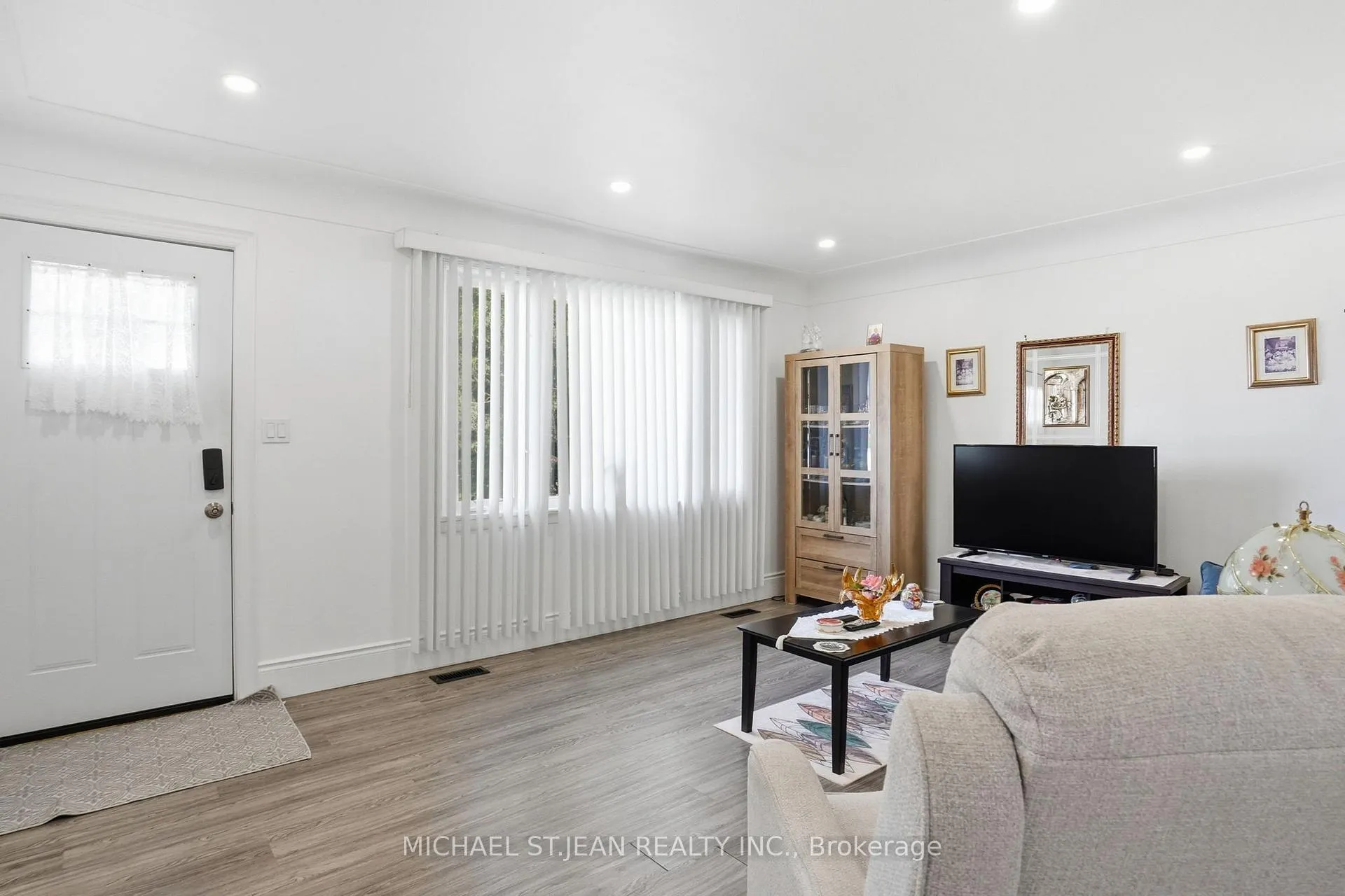Photo 10 of 249 West 18th Street, Hamilton, Buchanan — HOMEH