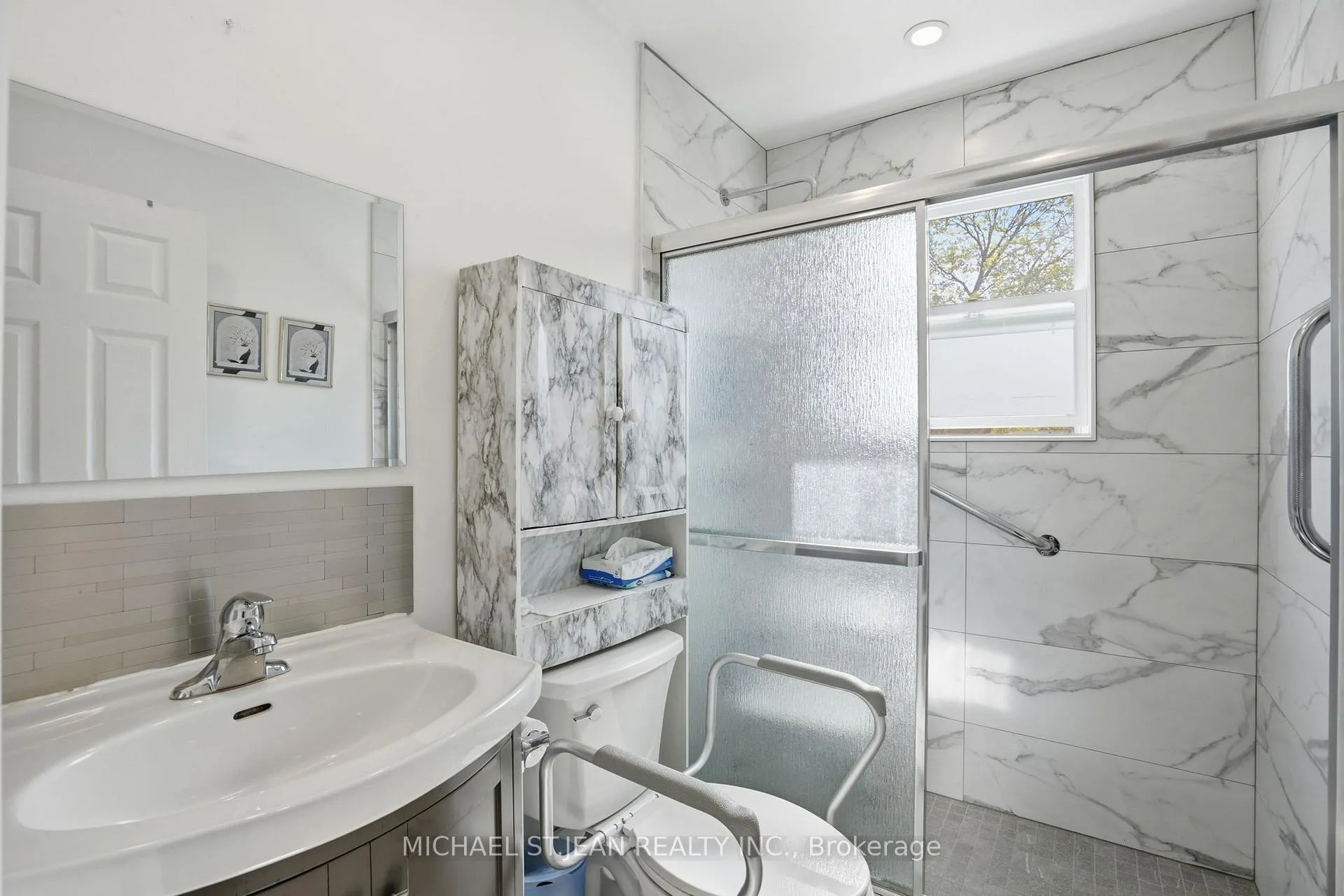 Photo 15 of 249 West 18th Street, Hamilton, Buchanan — HOMEH