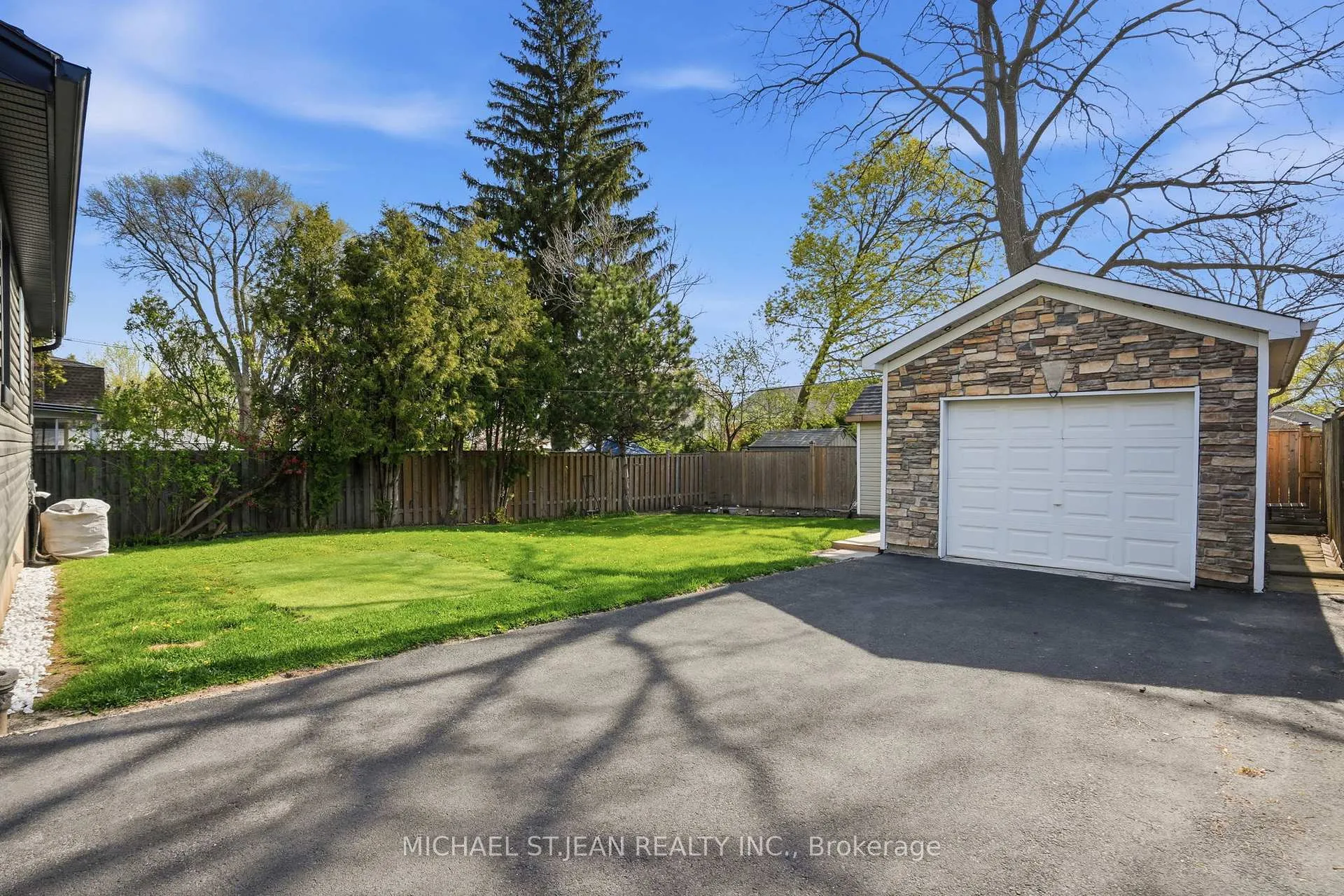 Photo 32 of 249 West 18th Street, Hamilton, Buchanan — HOMEH