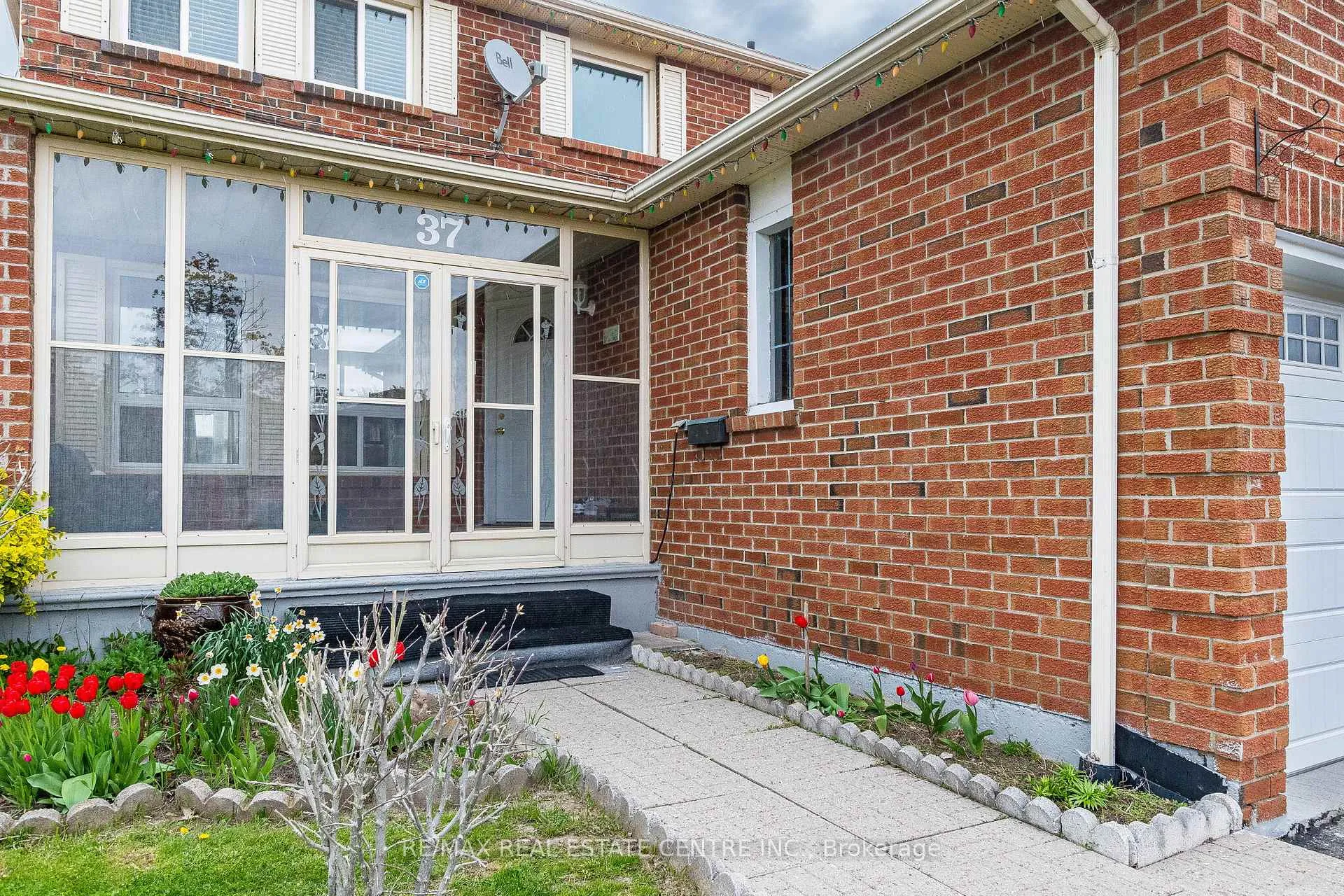 Photo 4 of 37 Merganser Crescent, Brampton, Fletcher's Creek South — HOMEH