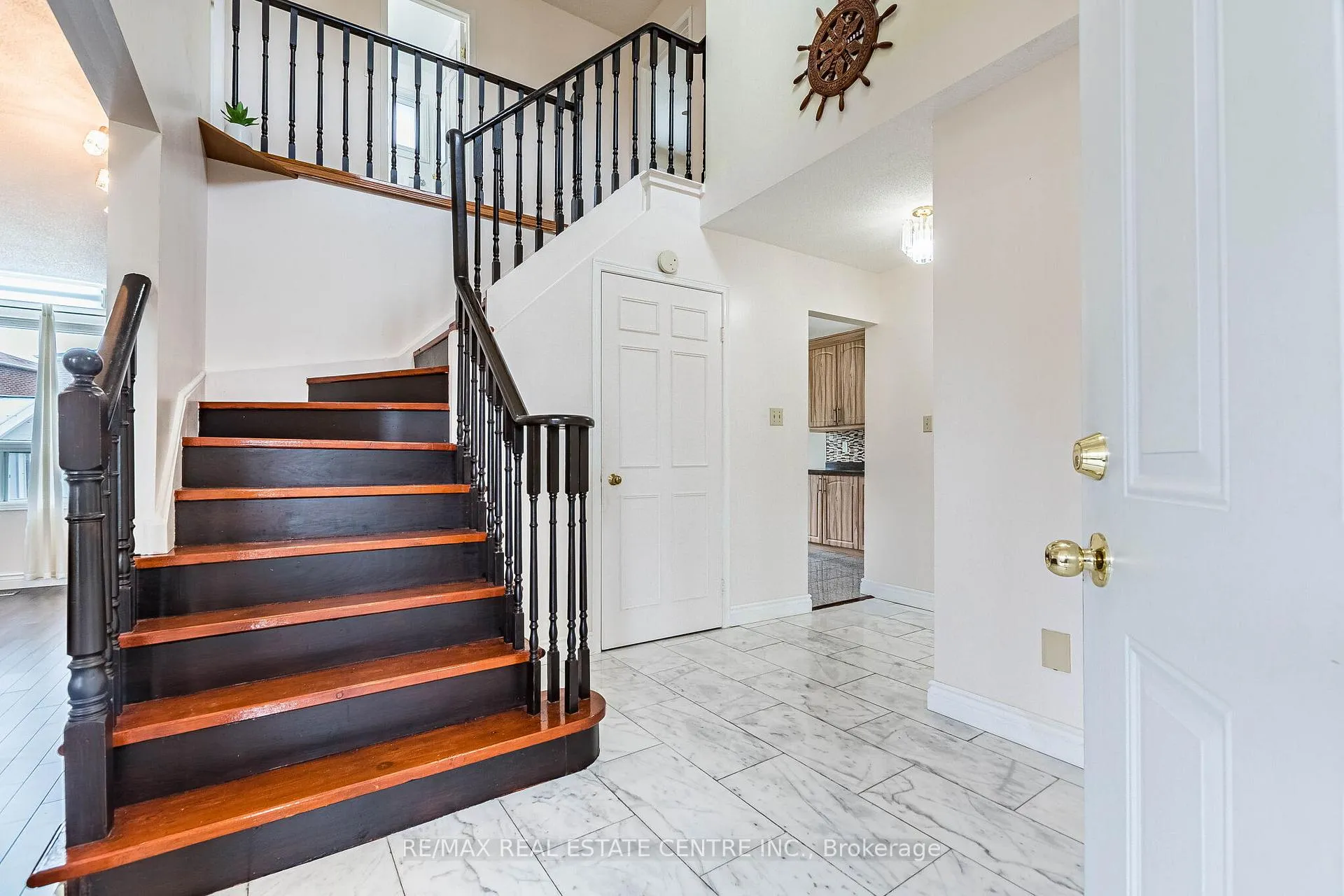 Photo 7 of 37 Merganser Crescent, Brampton, Fletcher's Creek South — HOMEH