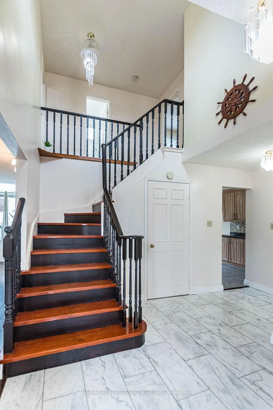 Photo 8 of 37 Merganser Crescent, Brampton, Fletcher's Creek South — HOMEH