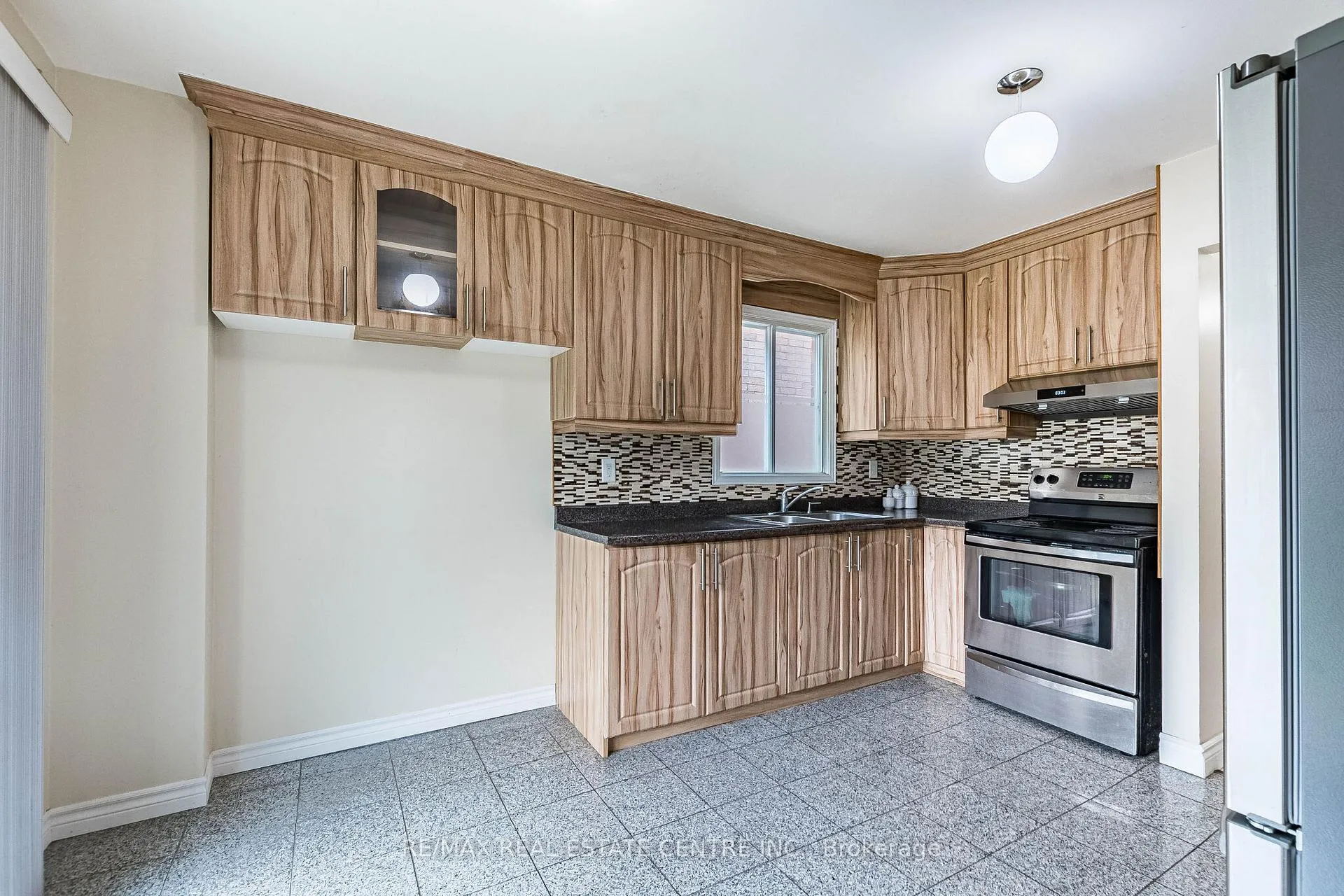 Photo 17 of 37 Merganser Crescent, Brampton, Fletcher's Creek South — HOMEH