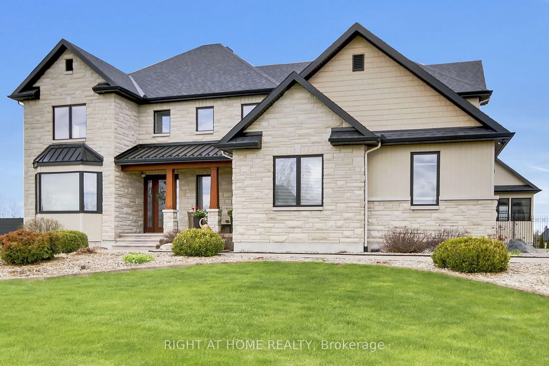 Photo 3 of 105 Ravenview Way, Ottawa, Kanata - Kanata (North West) — HOMEH
