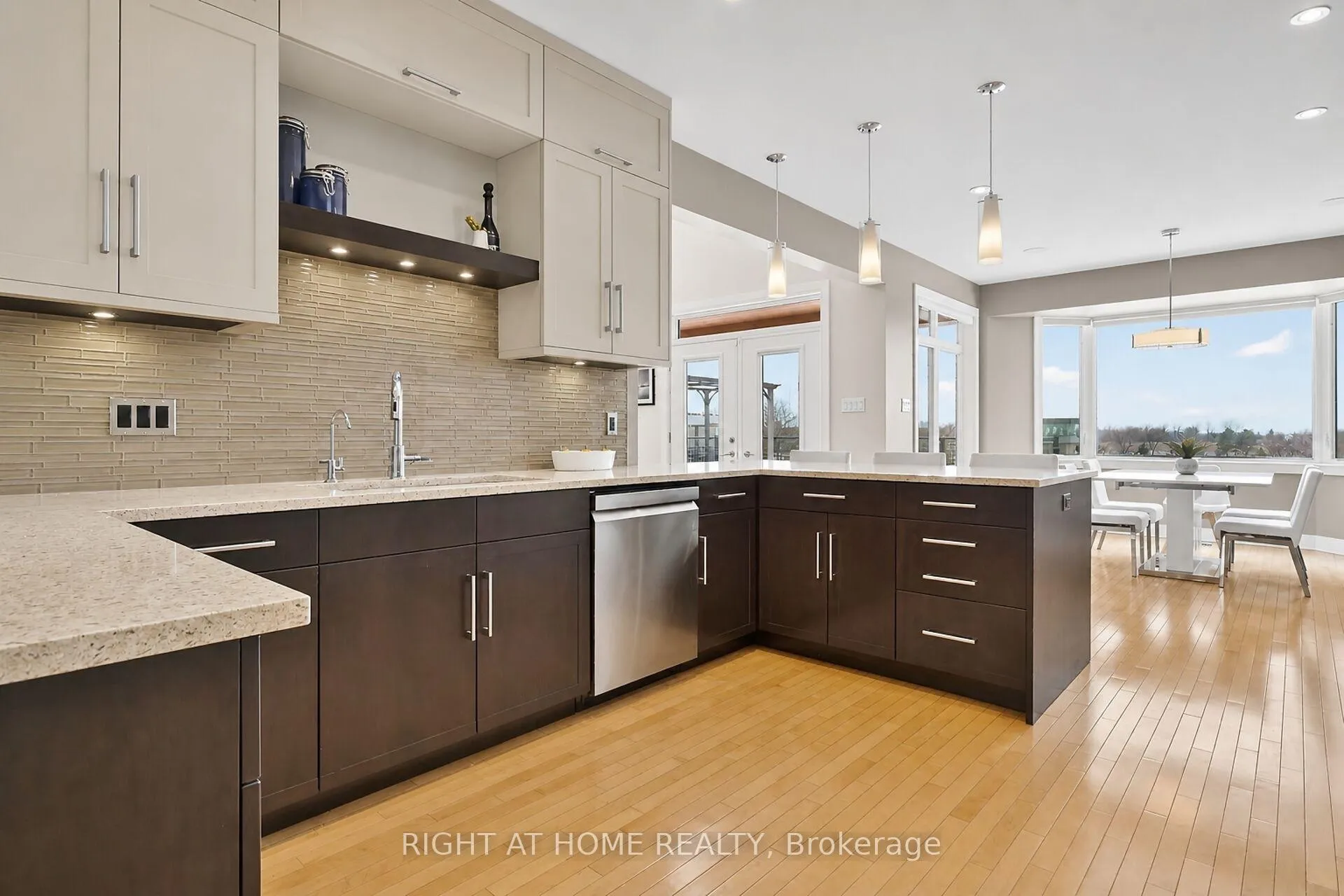 Photo 10 of 105 Ravenview Way, Ottawa, Kanata - Kanata (North West) — HOMEH