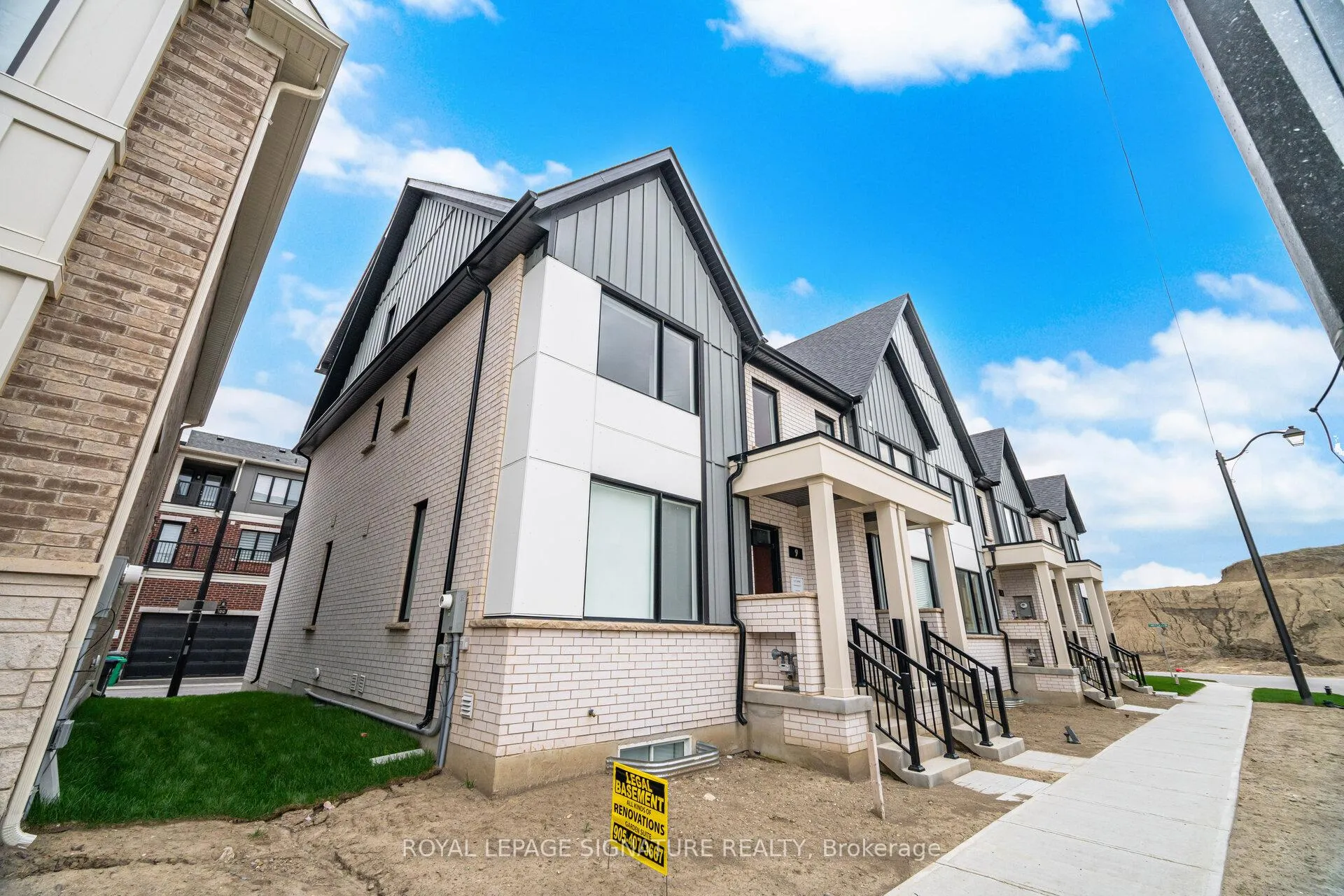 Photo 2 of 7 Moosehead Drive, Brampton, Northwest Brampton — HOMEH