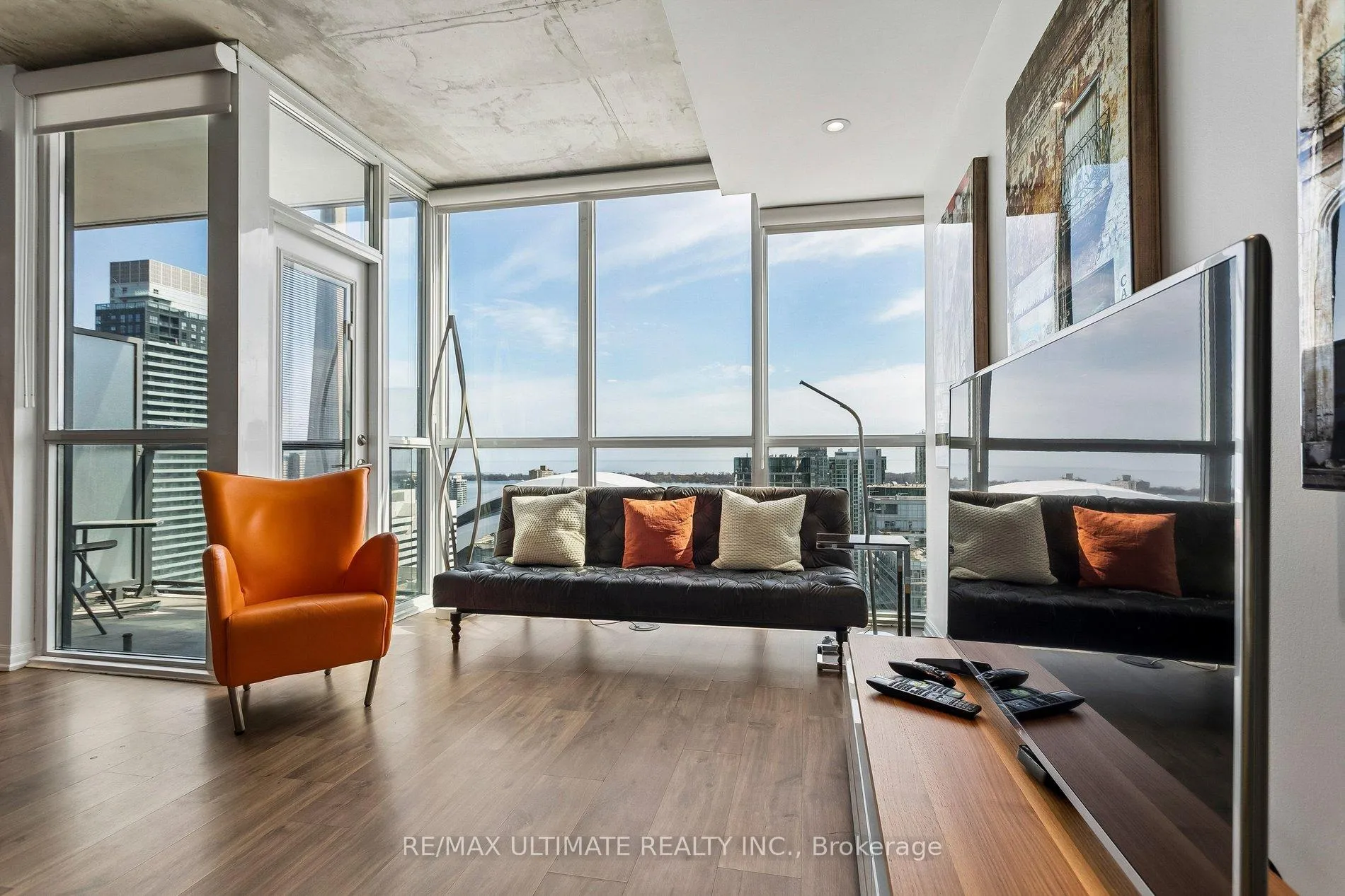Photo 9 of Unit 3007, 88 Blue Jays Way, Toronto, Waterfront Communities — HOMEH