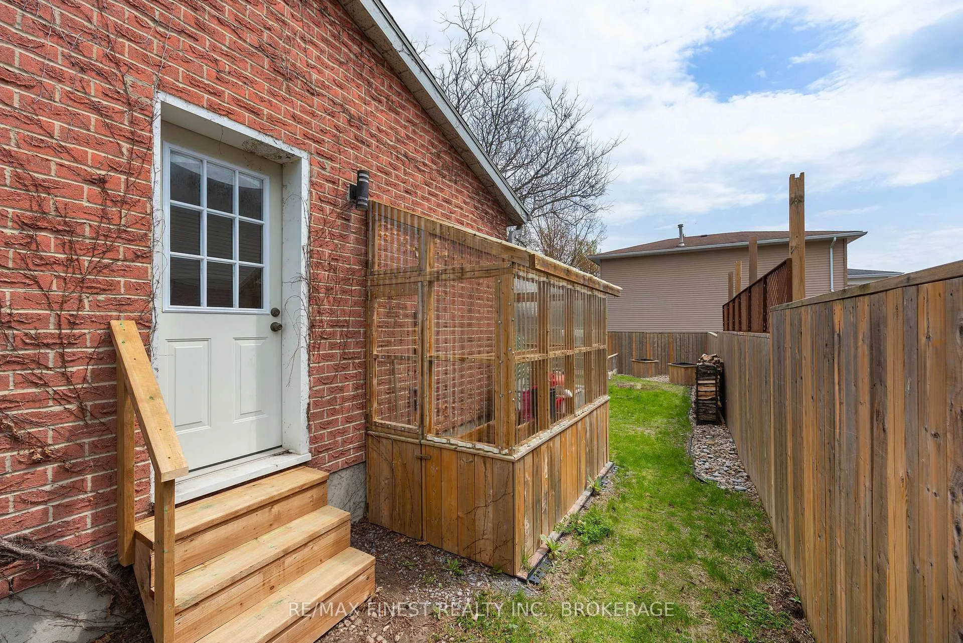 Photo 5 of 1139 Wintergreen Crescent, Kingston, City Northwest — HOMEH
