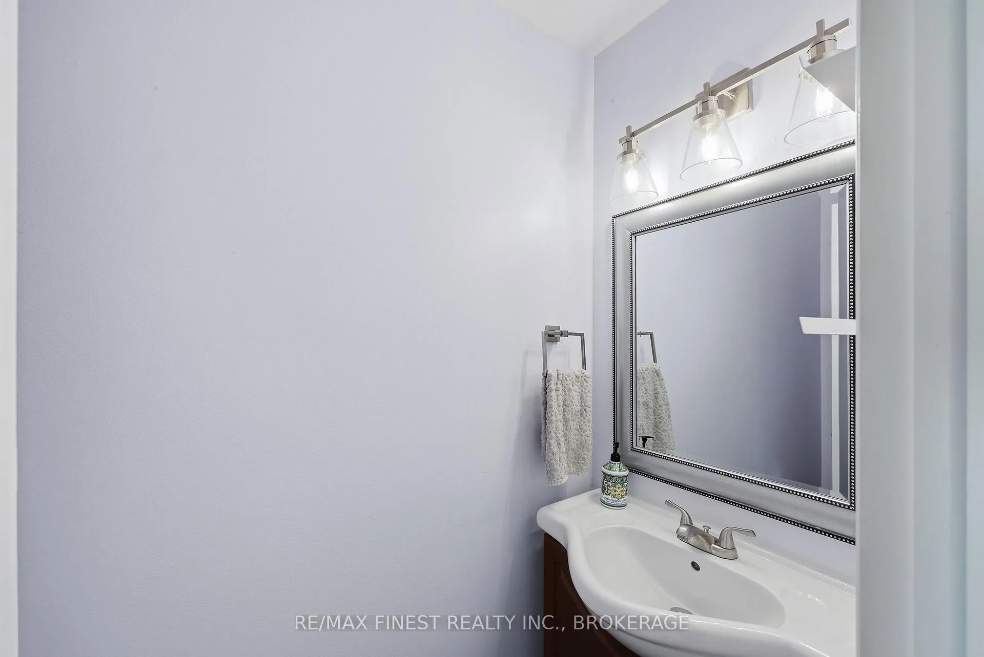 Photo 26 of 1139 Wintergreen Crescent, Kingston, City Northwest — HOMEH
