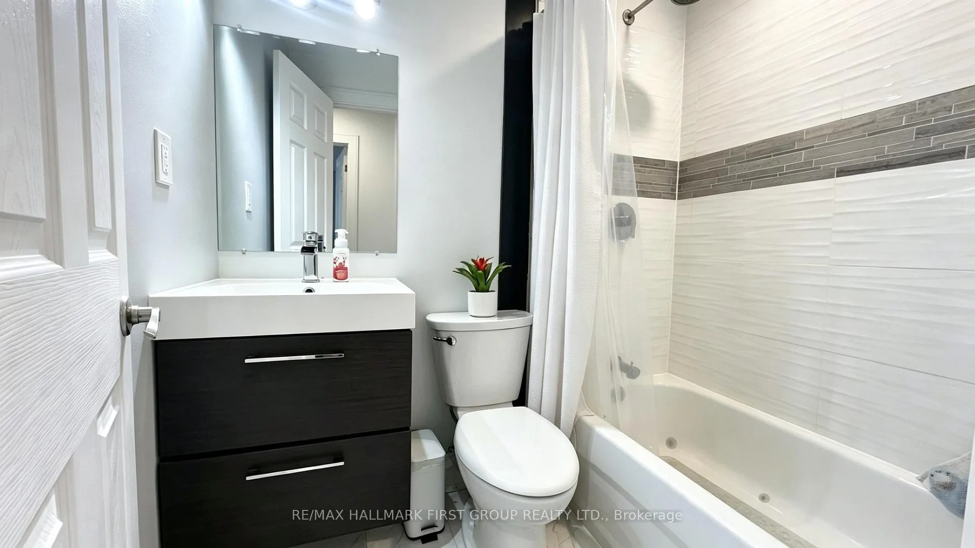 Photo 20 of 1431 Nash Road, Clarington, Courtice — HOMEH