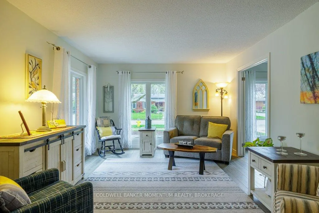 Photo 8 of 26 Spruceside Crescent, Pelham, Fonthill — HOMEH