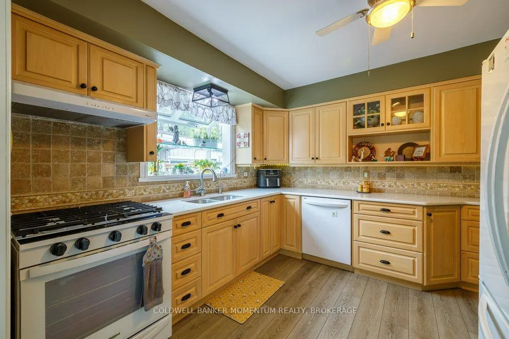 Photo 14 of 26 Spruceside Crescent, Pelham, Fonthill — HOMEH