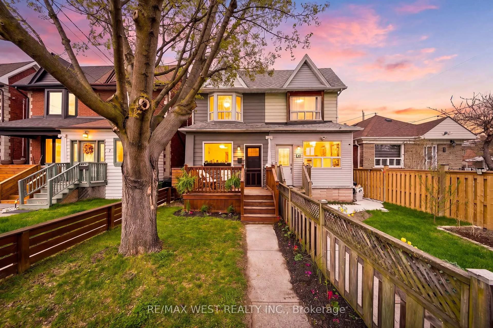 Photo 2 of 5 Norval Street, Toronto, Rockcliffe-Smythe — HOMEH