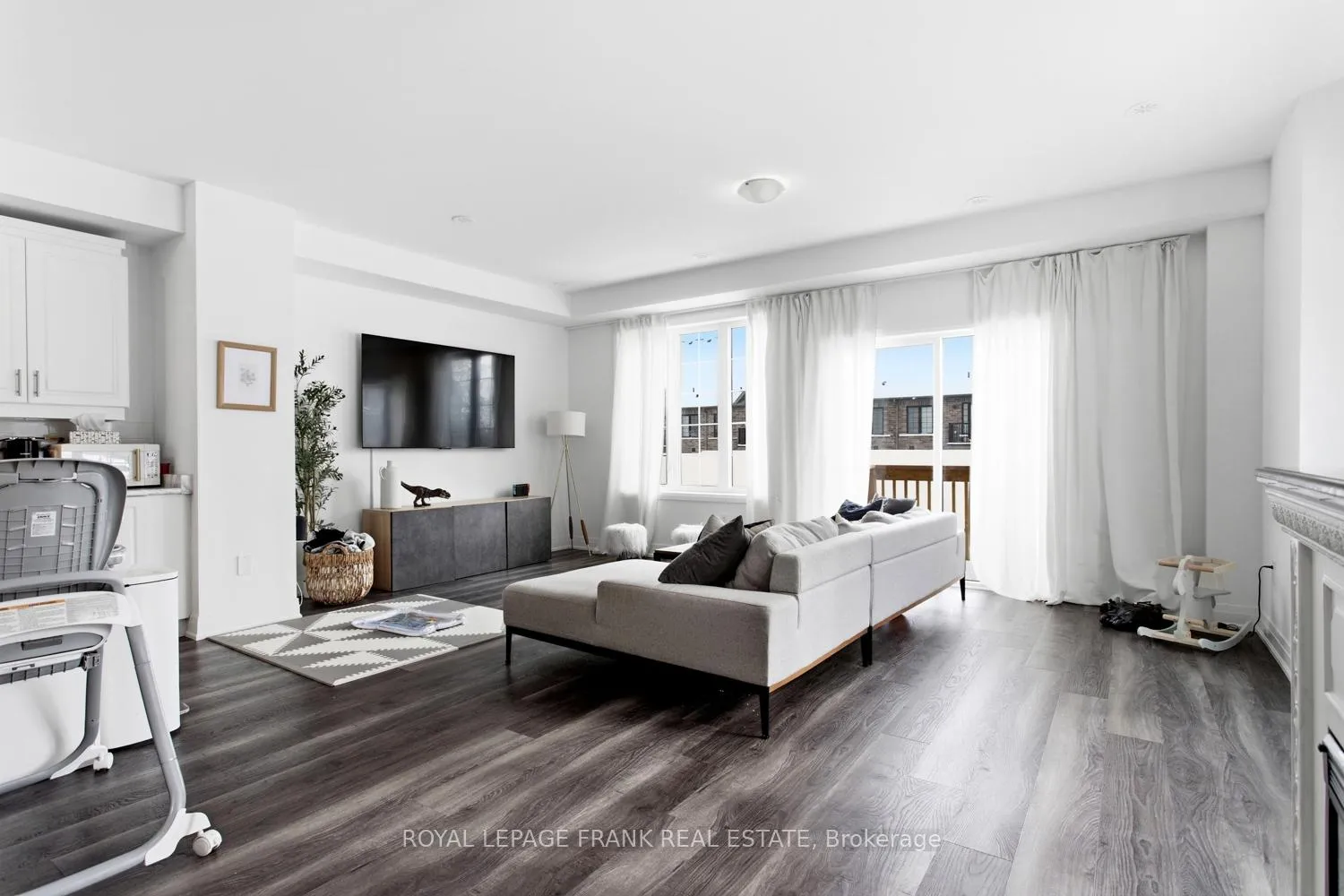Photo 6 of 58 Selfridge Way, Whitby, Downtown Whitby — HOMEH