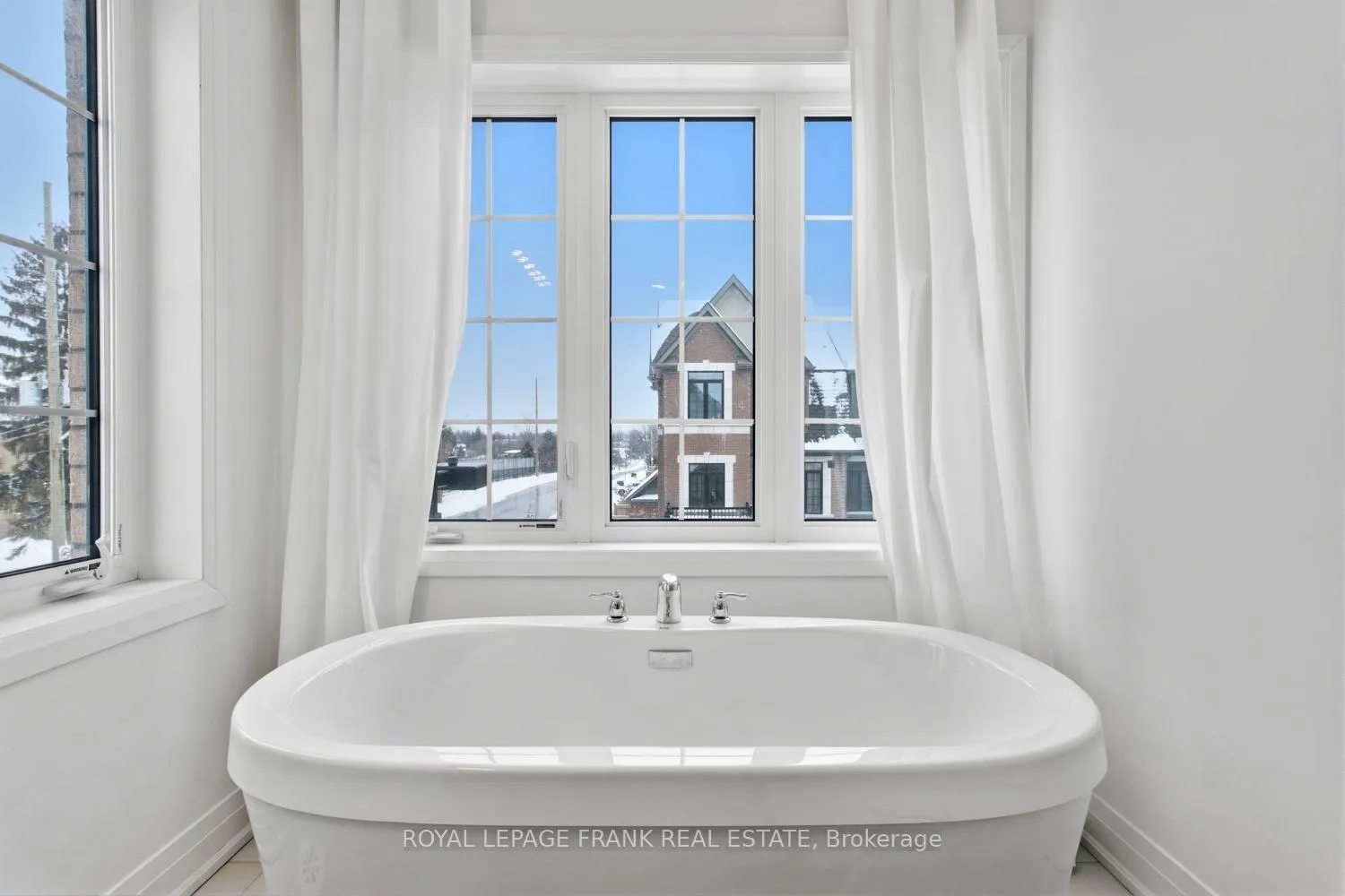 Photo 18 of 58 Selfridge Way, Whitby, Downtown Whitby — HOMEH