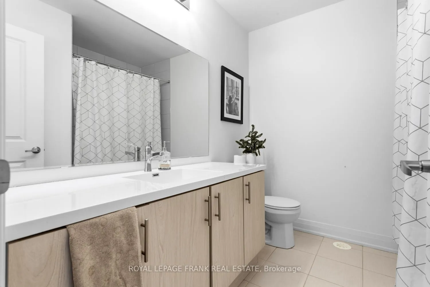 Photo 26 of 58 Selfridge Way, Whitby, Downtown Whitby — HOMEH