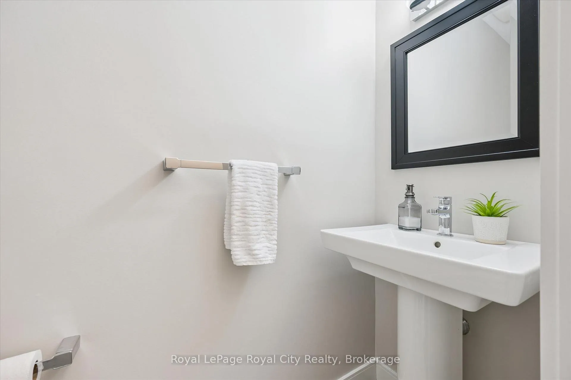 Photo 6 of Unit 25, 60 Arkell Road, Guelph, Kortright East — HOMEH