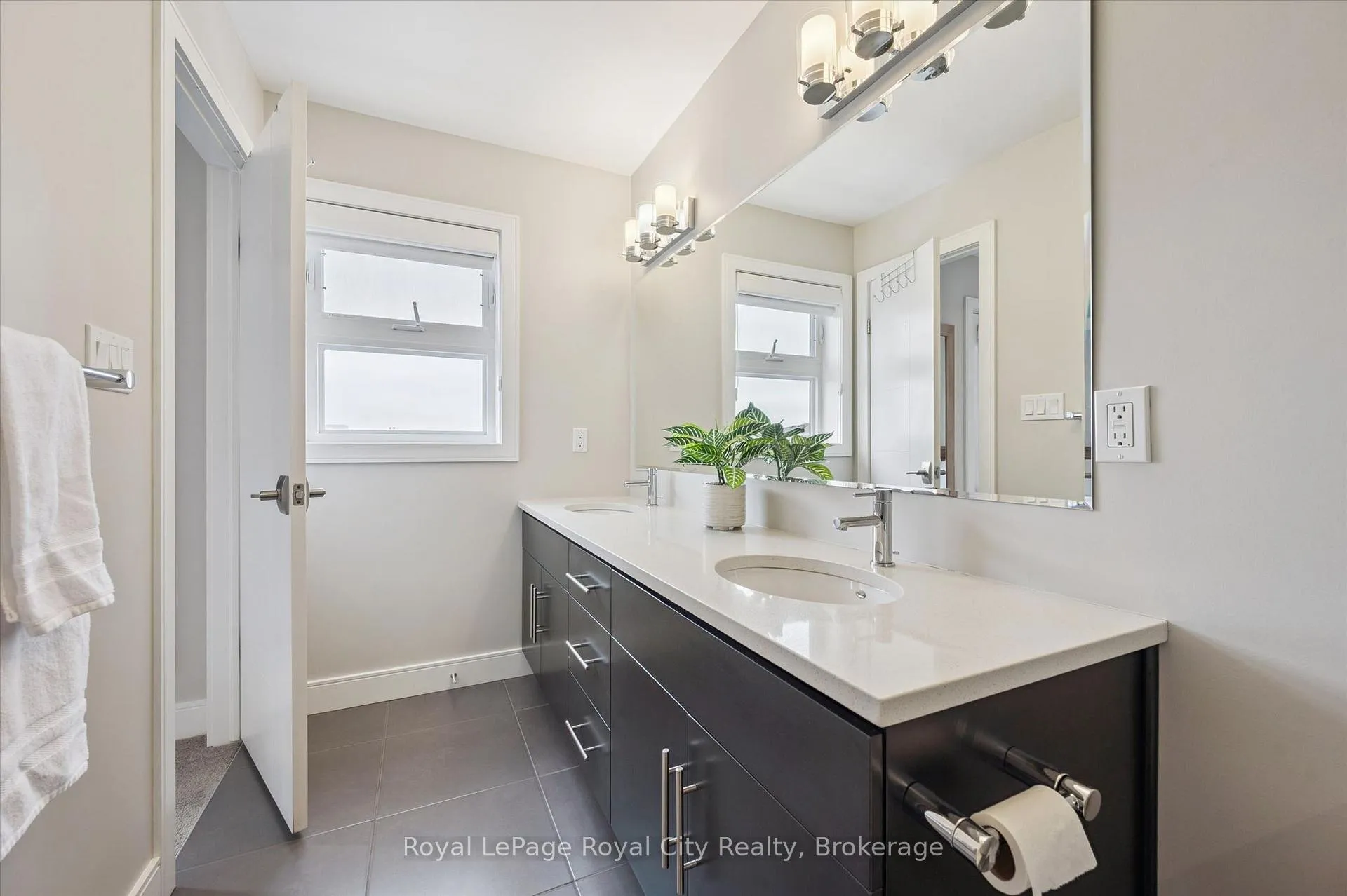 Photo 29 of Unit 25, 60 Arkell Road, Guelph, Kortright East — HOMEH