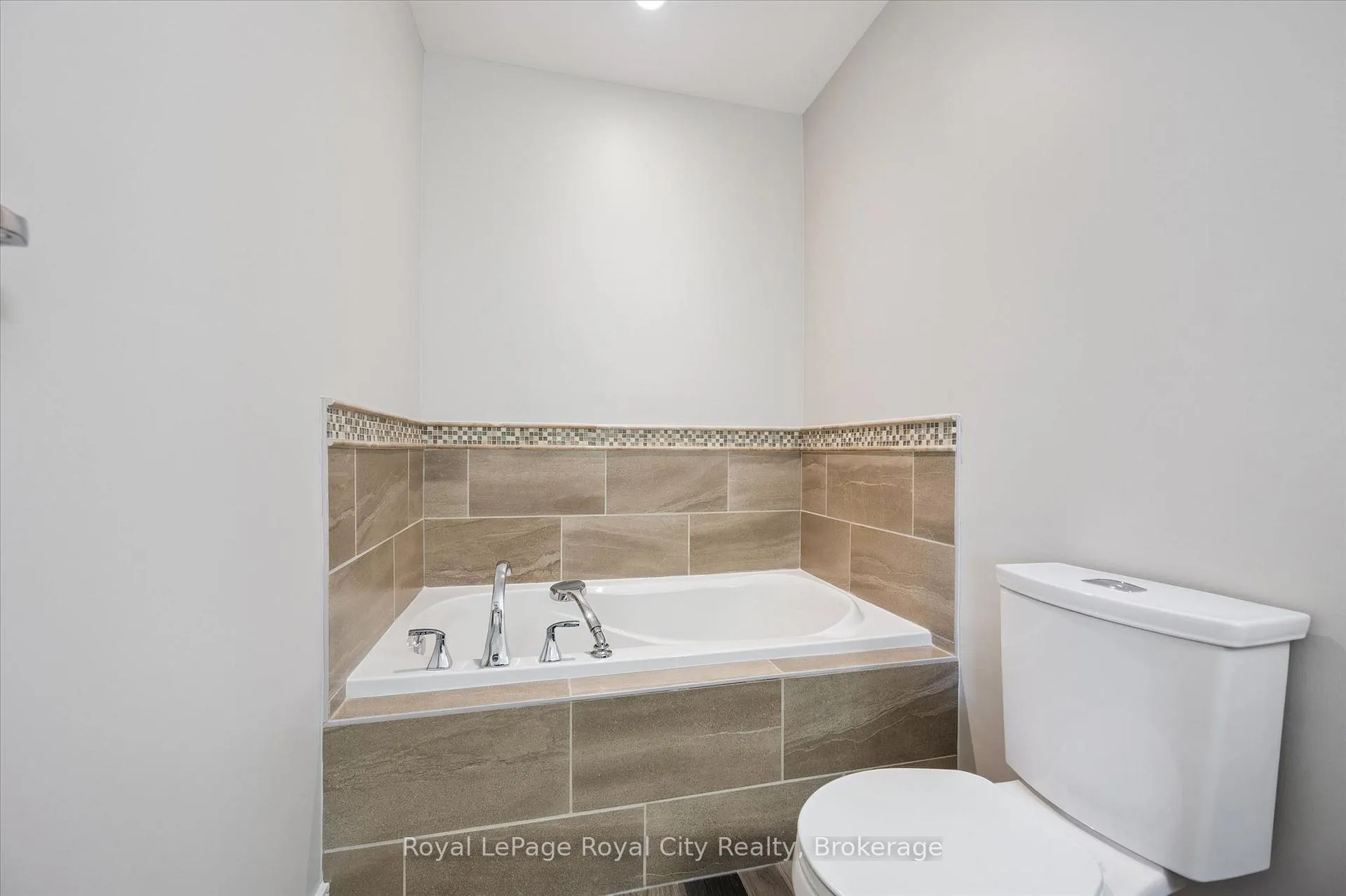 Photo 34 of Unit 25, 60 Arkell Road, Guelph, Kortright East — HOMEH