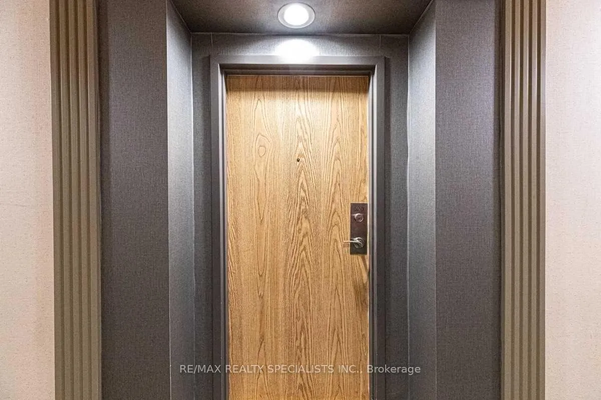 Photo 3 of Unit 520, 1001 Cedarglen Gate, Mississauga, Erindale — HOMEH