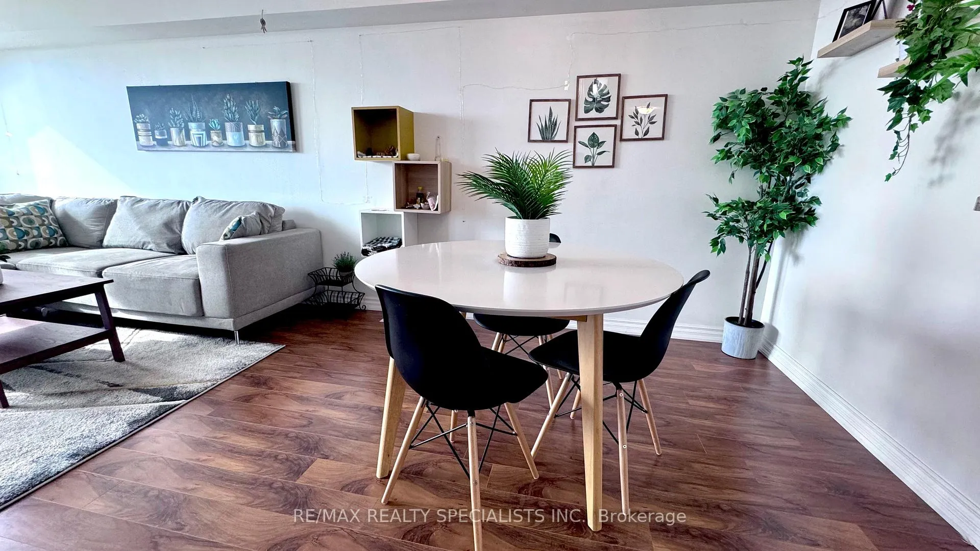 Photo 4 of Unit 520, 1001 Cedarglen Gate, Mississauga, Erindale — HOMEH