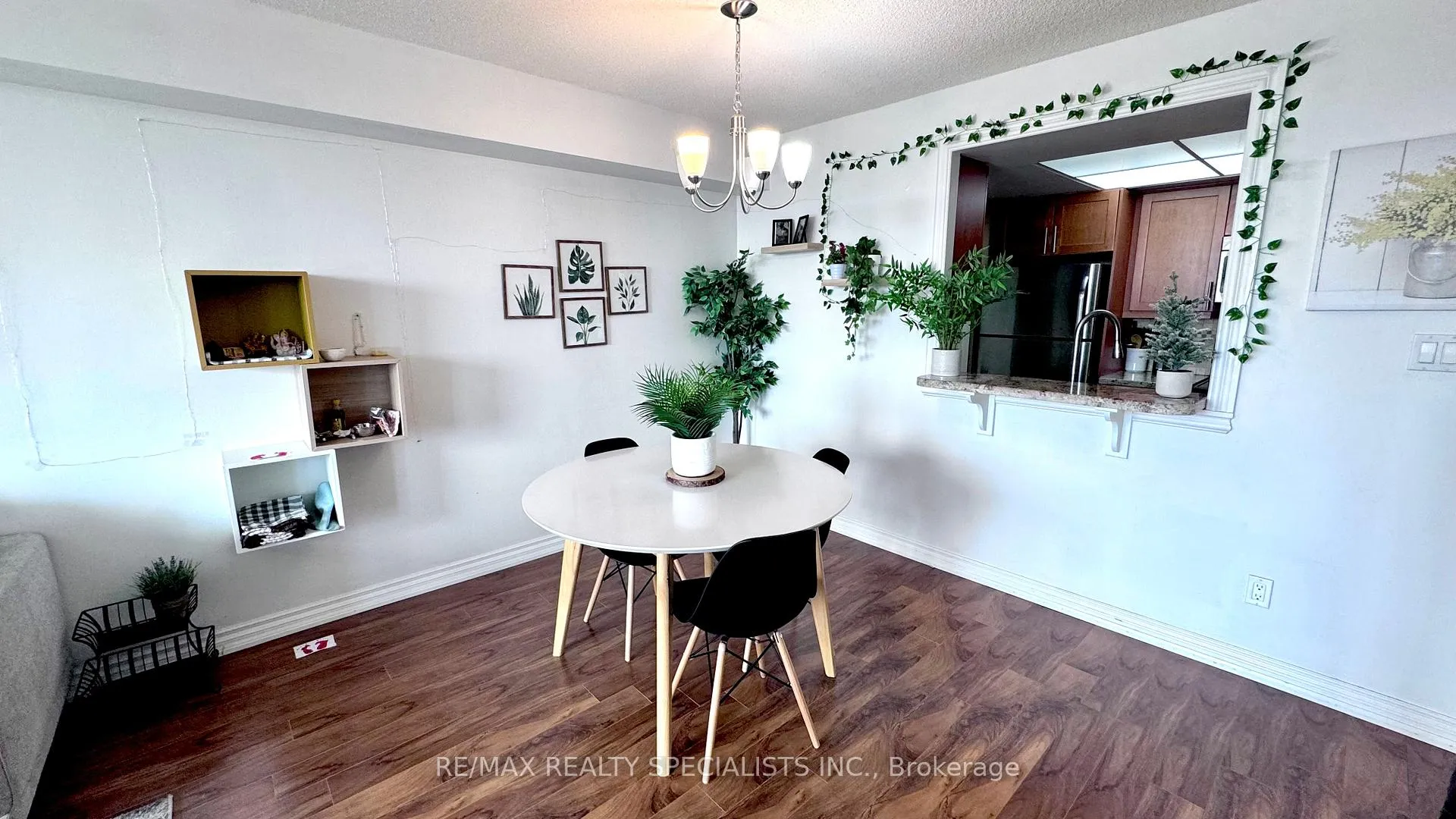 Photo 5 of Unit 520, 1001 Cedarglen Gate, Mississauga, Erindale — HOMEH