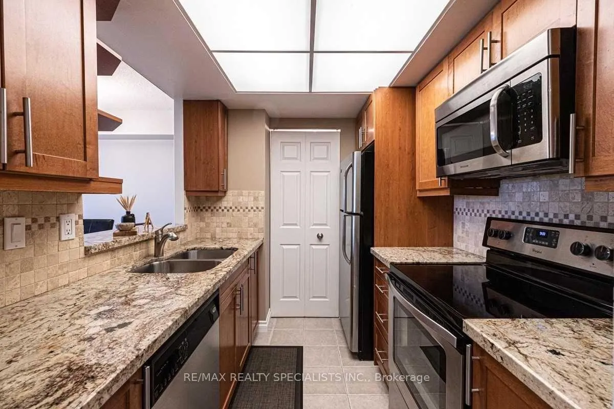 Photo 10 of Unit 520, 1001 Cedarglen Gate, Mississauga, Erindale — HOMEH