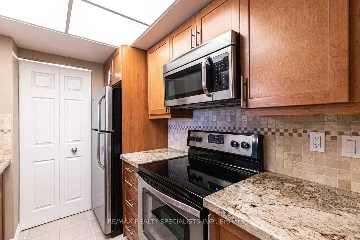 Photo 11 of Unit 520, 1001 Cedarglen Gate, Mississauga, Erindale — HOMEH