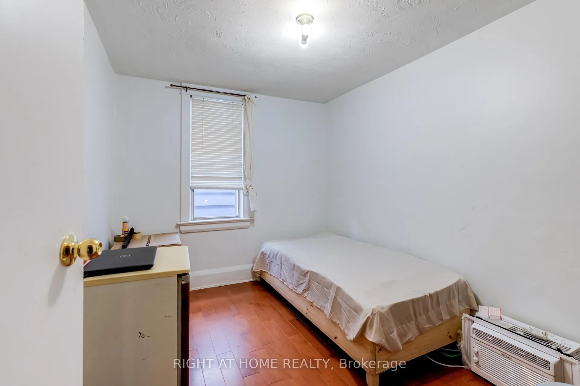Photo 8 of 16 Pryor Avenue, Toronto, Weston-Pellam Park — HOMEH