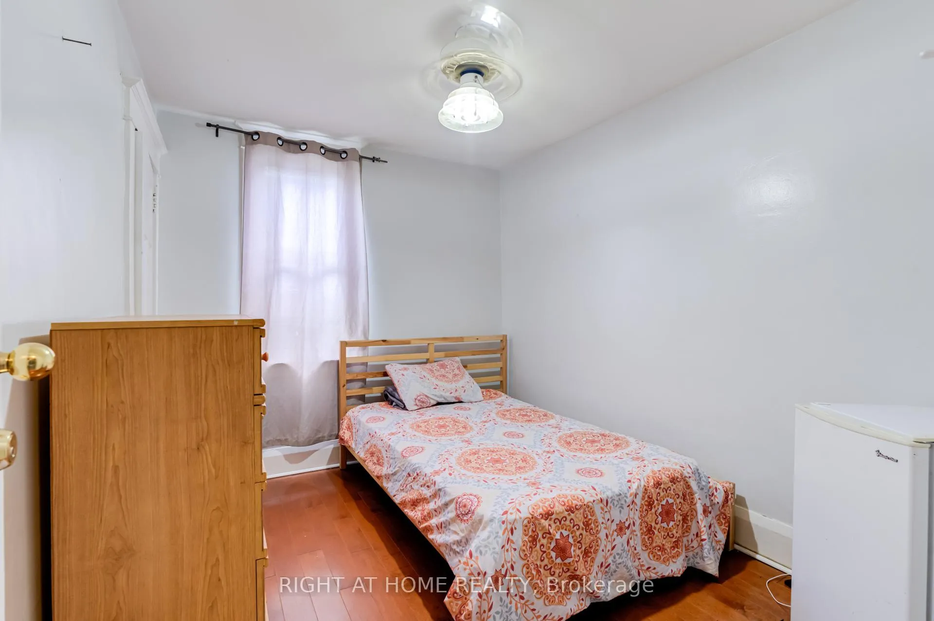 Photo 10 of 16 Pryor Avenue, Toronto, Weston-Pellam Park — HOMEH