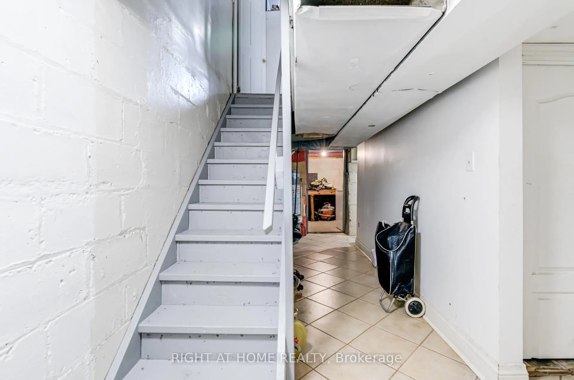 Photo 25 of 16 Pryor Avenue, Toronto, Weston-Pellam Park — HOMEH