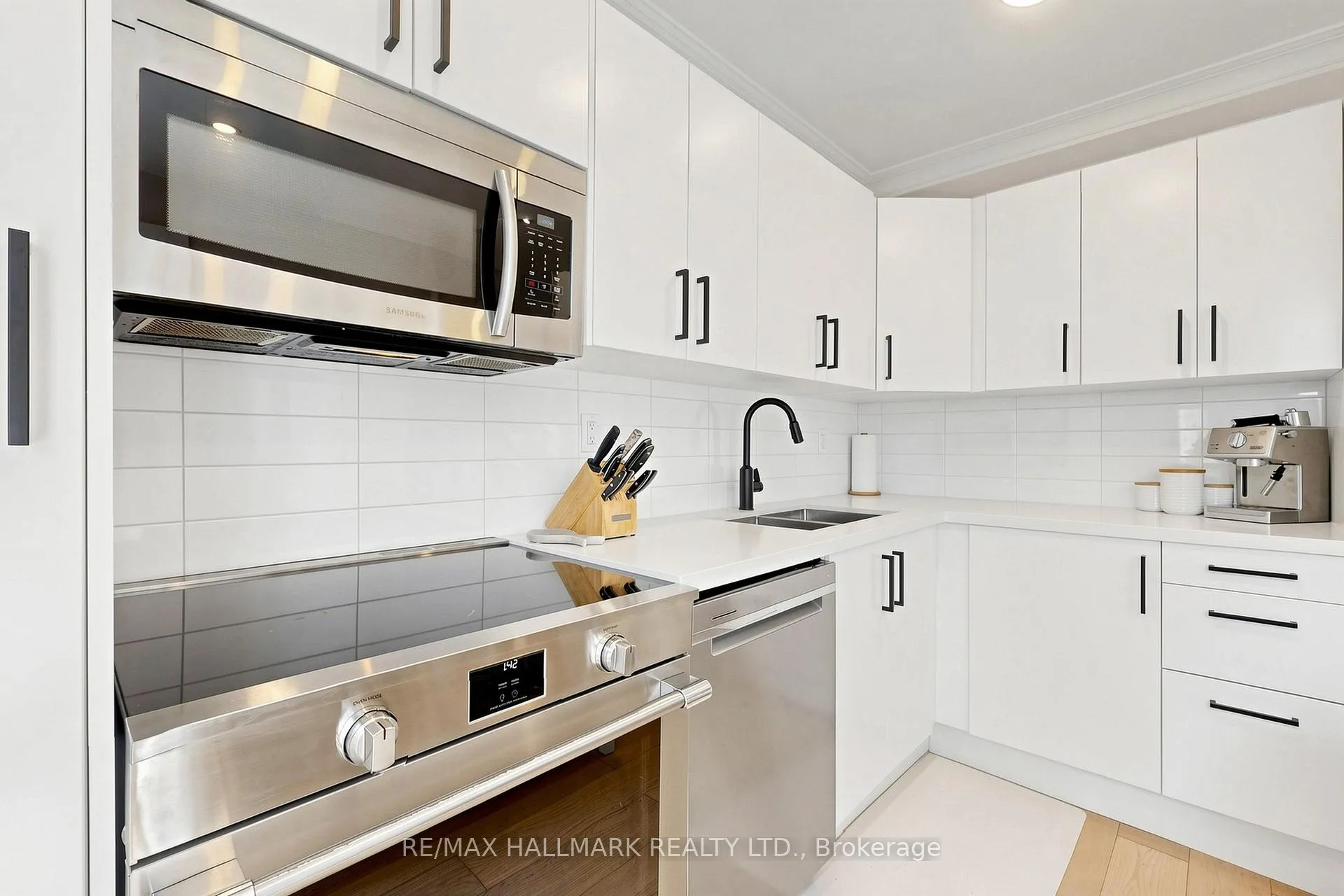 Photo 16 of 301 Wolverleigh Boulevard, Toronto, Danforth — HOMEH