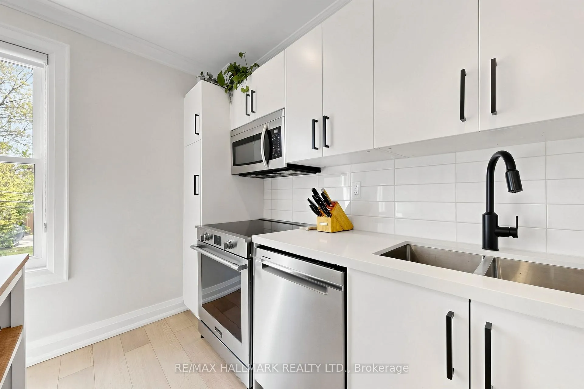 Photo 18 of 301 Wolverleigh Boulevard, Toronto, Danforth — HOMEH