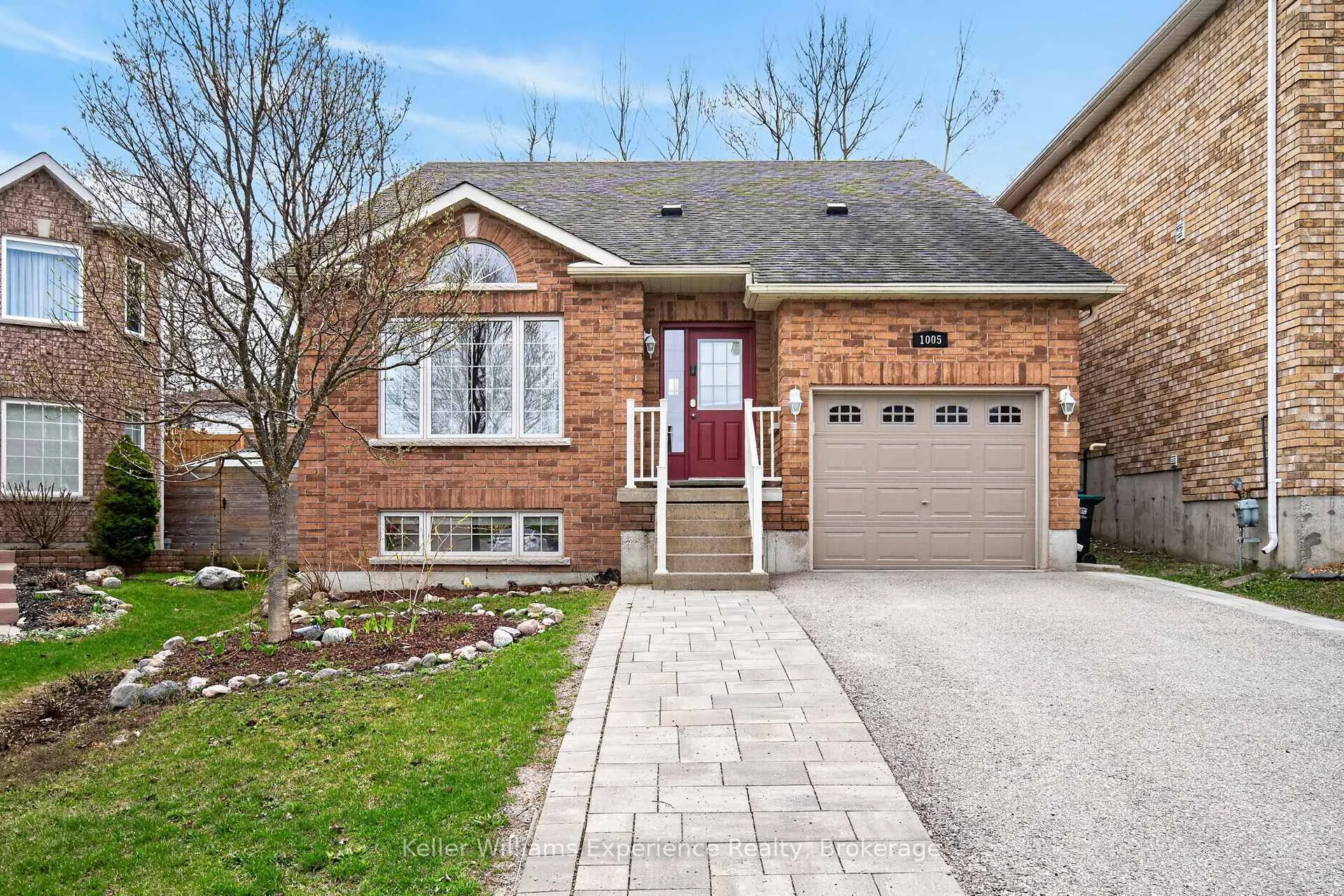 Photo 1 of 1005 Whitney Crescent, Midland — HOMEH