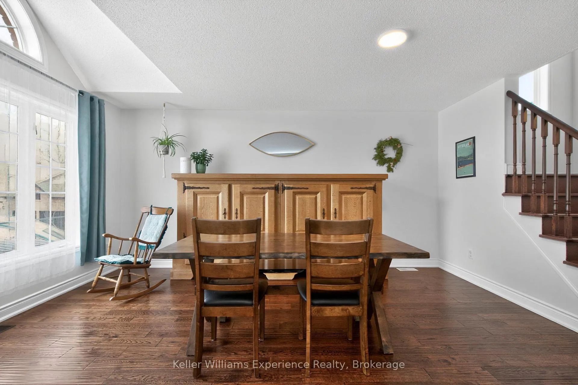 Photo 4 of 1005 Whitney Crescent, Midland — HOMEH