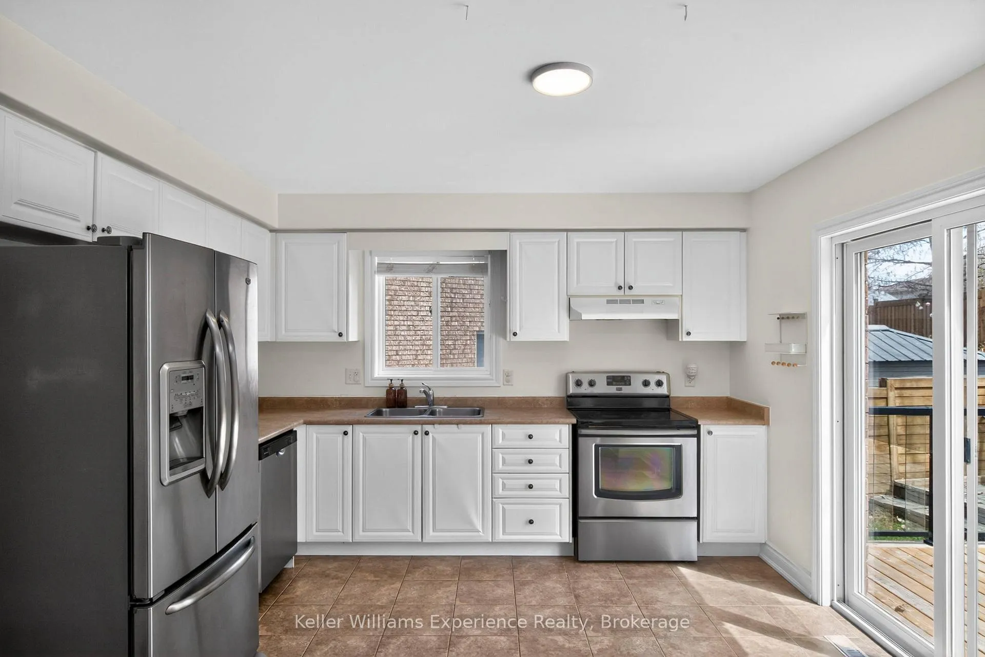 Photo 6 of 1005 Whitney Crescent, Midland — HOMEH
