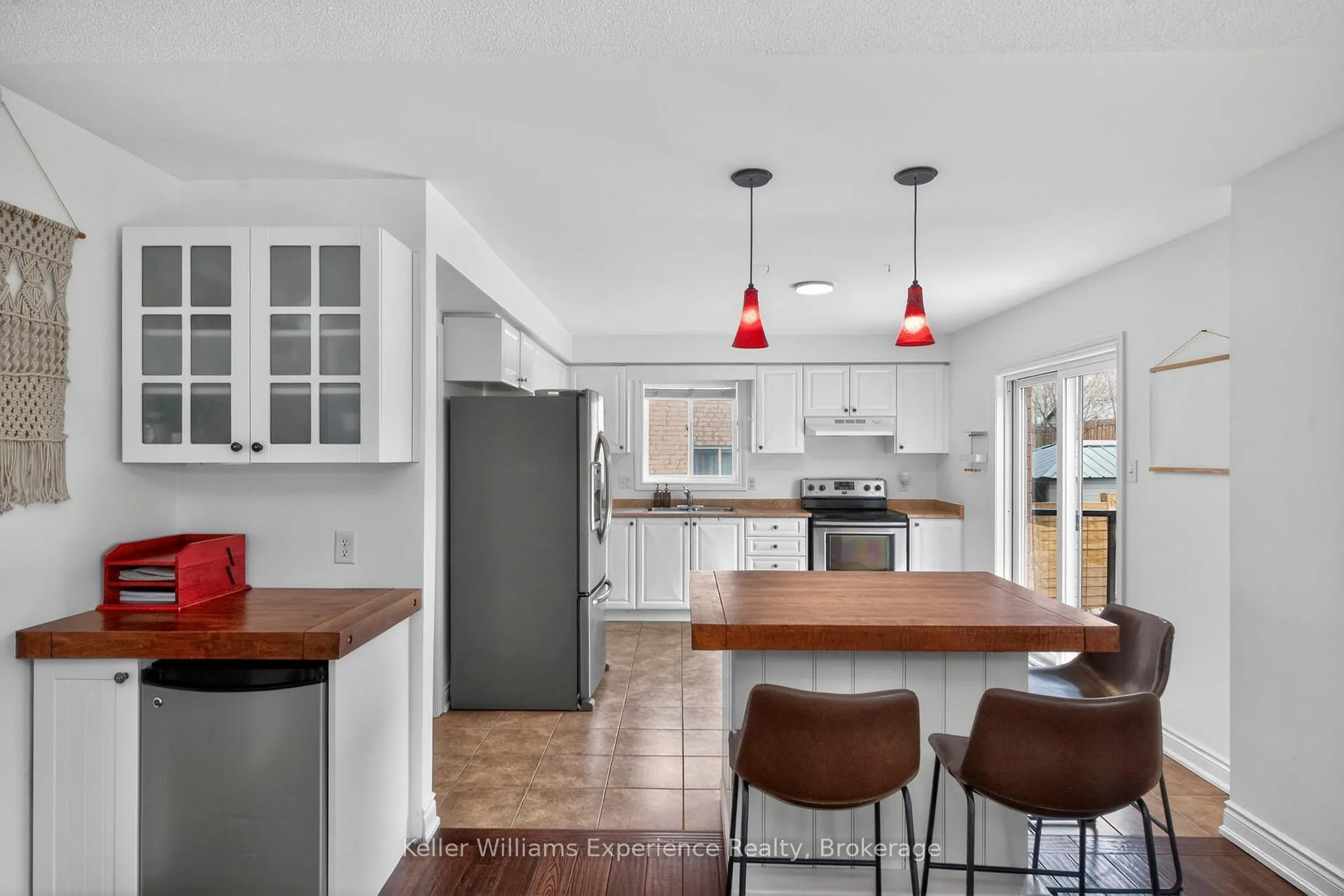 Photo 8 of 1005 Whitney Crescent, Midland — HOMEH