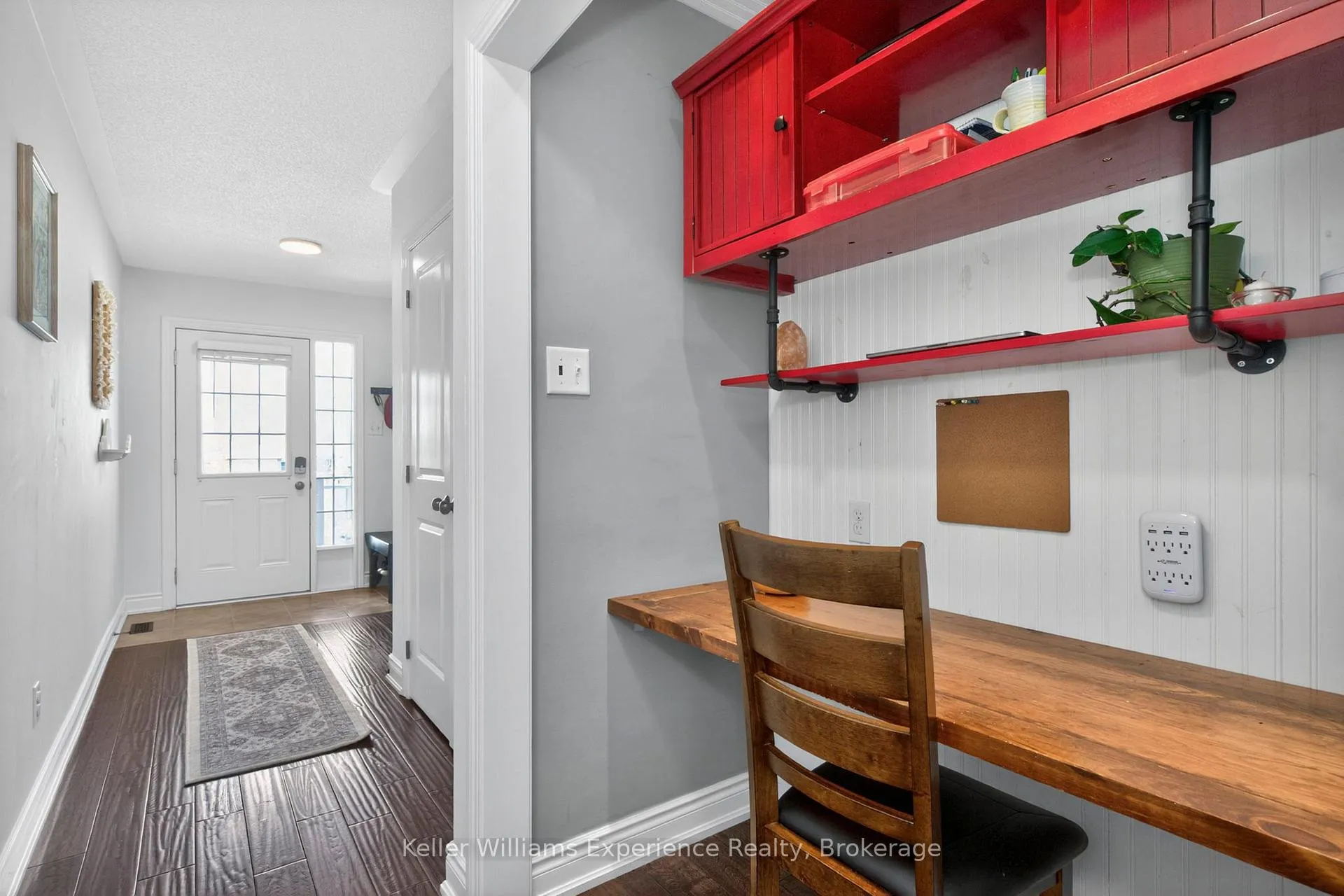 Photo 10 of 1005 Whitney Crescent, Midland — HOMEH