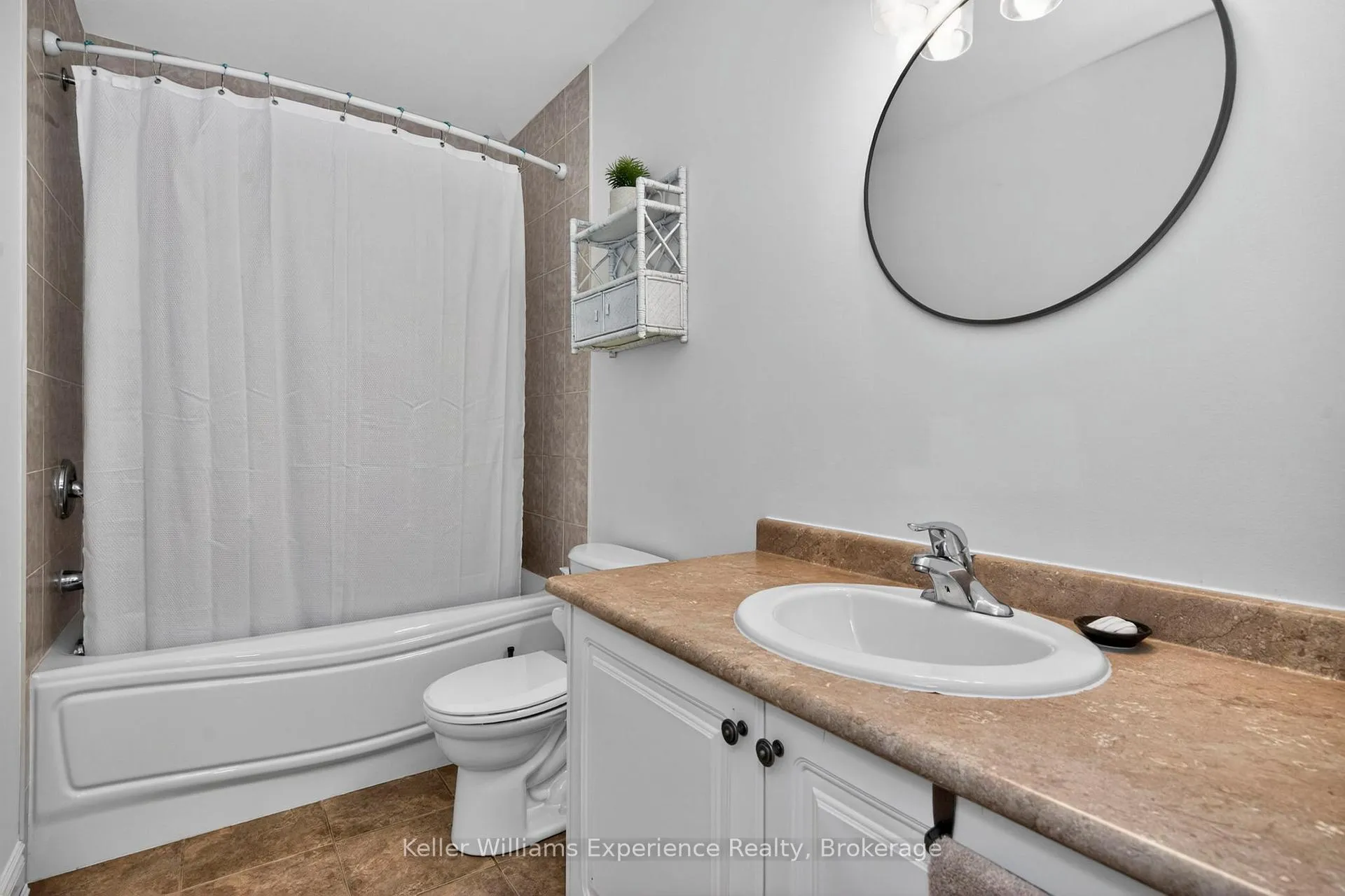 Photo 11 of 1005 Whitney Crescent, Midland — HOMEH
