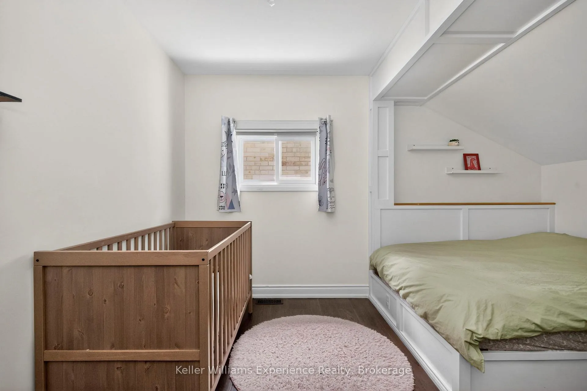 Photo 13 of 1005 Whitney Crescent, Midland — HOMEH