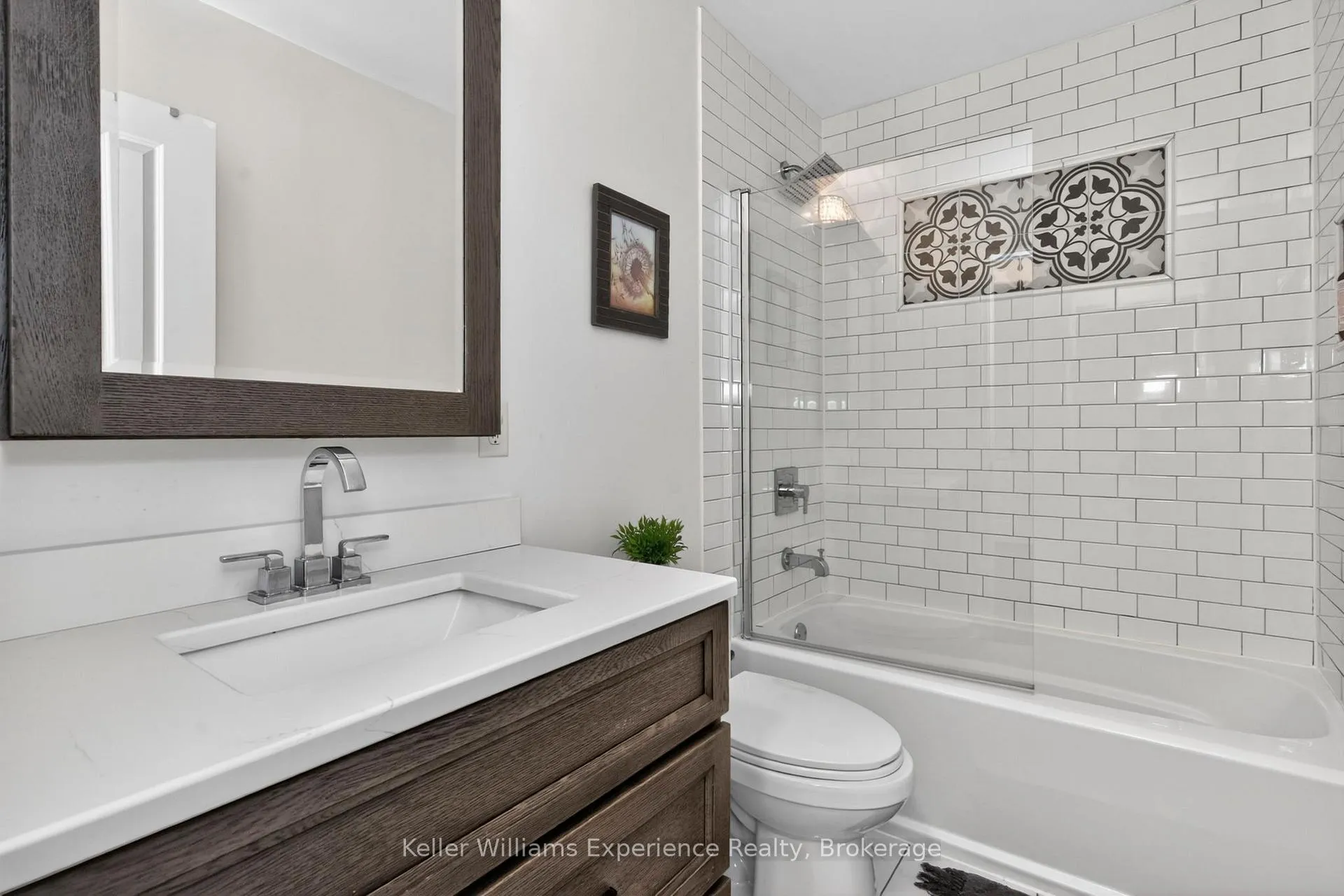 Photo 15 of 1005 Whitney Crescent, Midland — HOMEH
